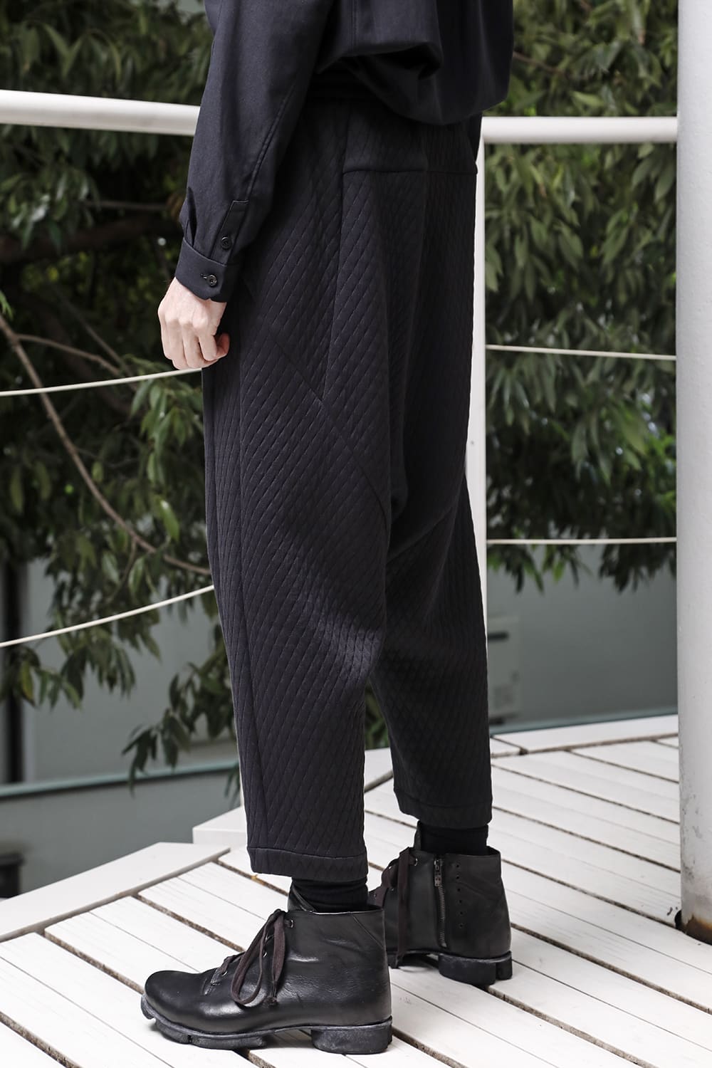 Dropcrotch cropped pants  quilted cotton / polyester