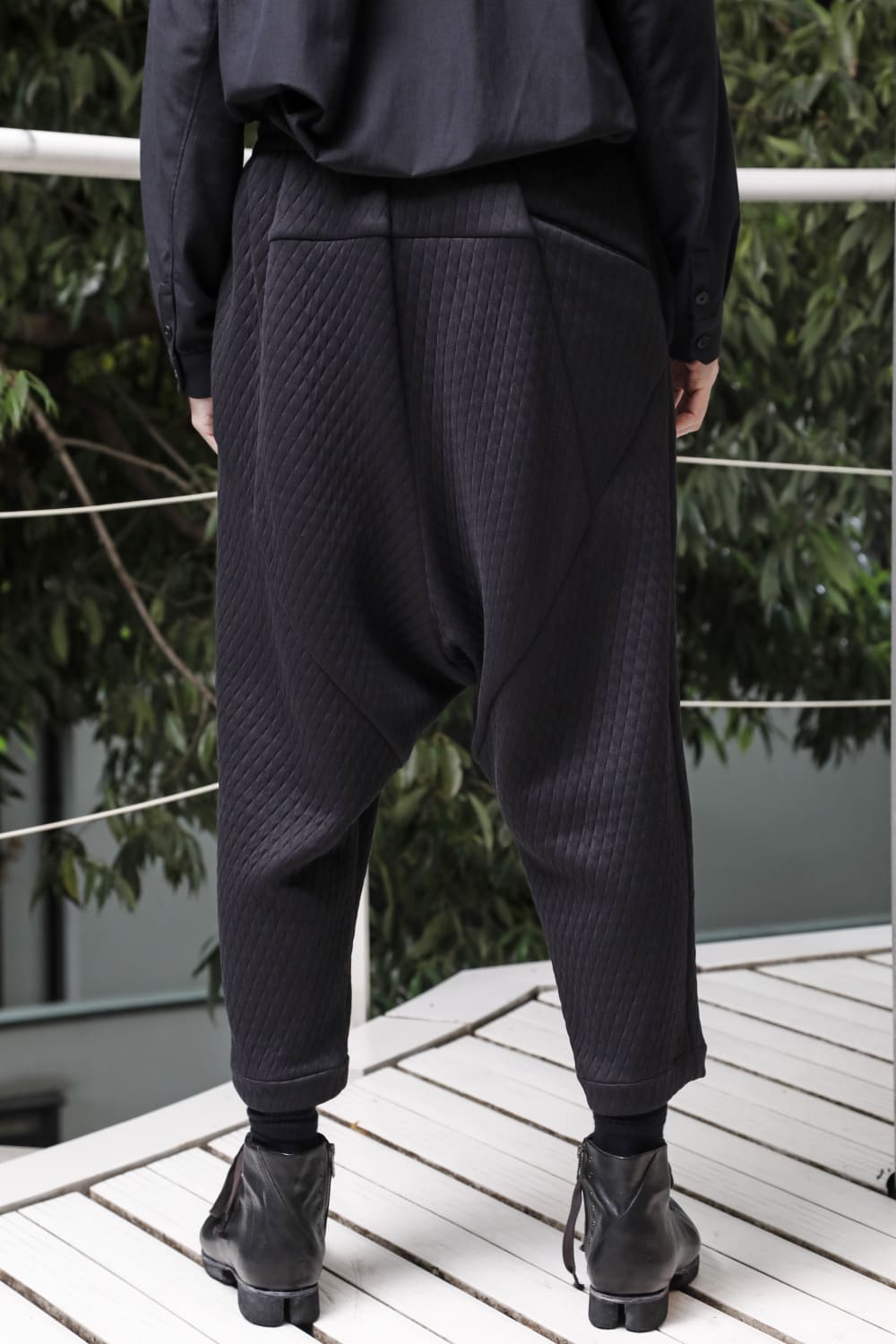 Dropcrotch cropped pants  quilted cotton / polyester