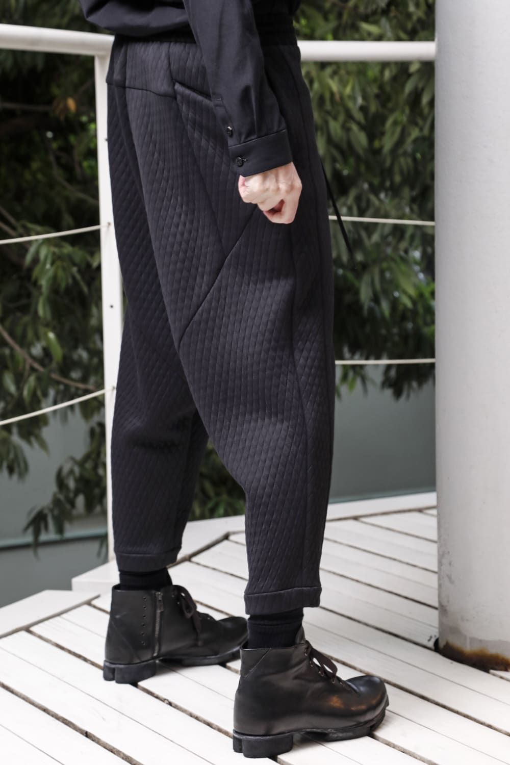 Dropcrotch cropped pants  quilted cotton / polyester