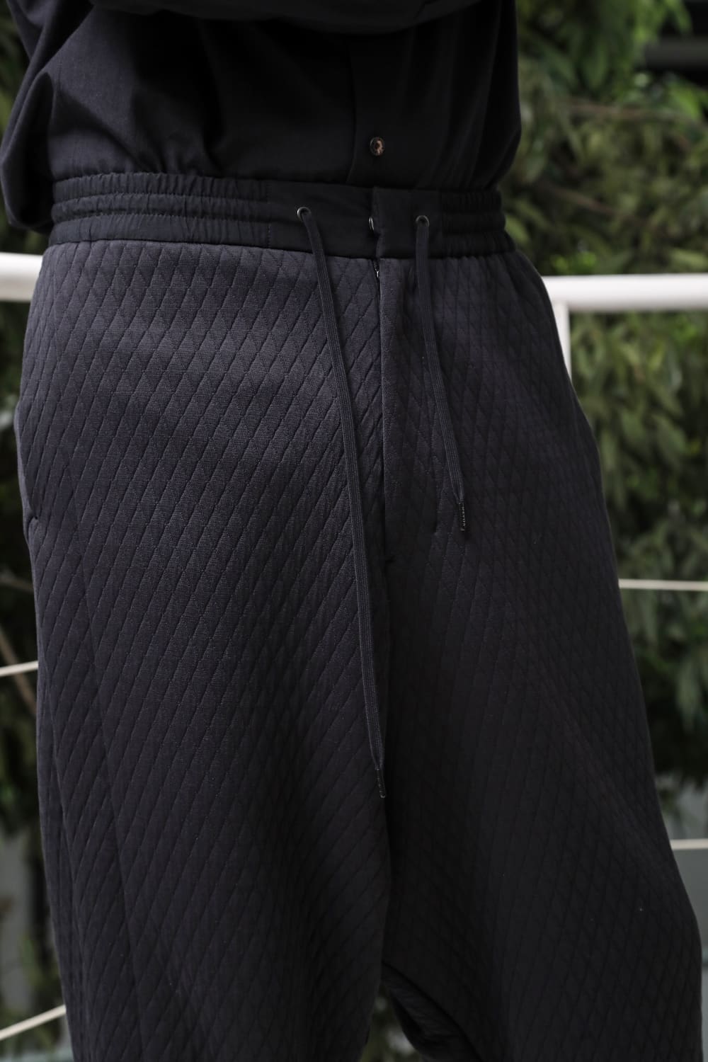 Dropcrotch cropped pants  quilted cotton / polyester