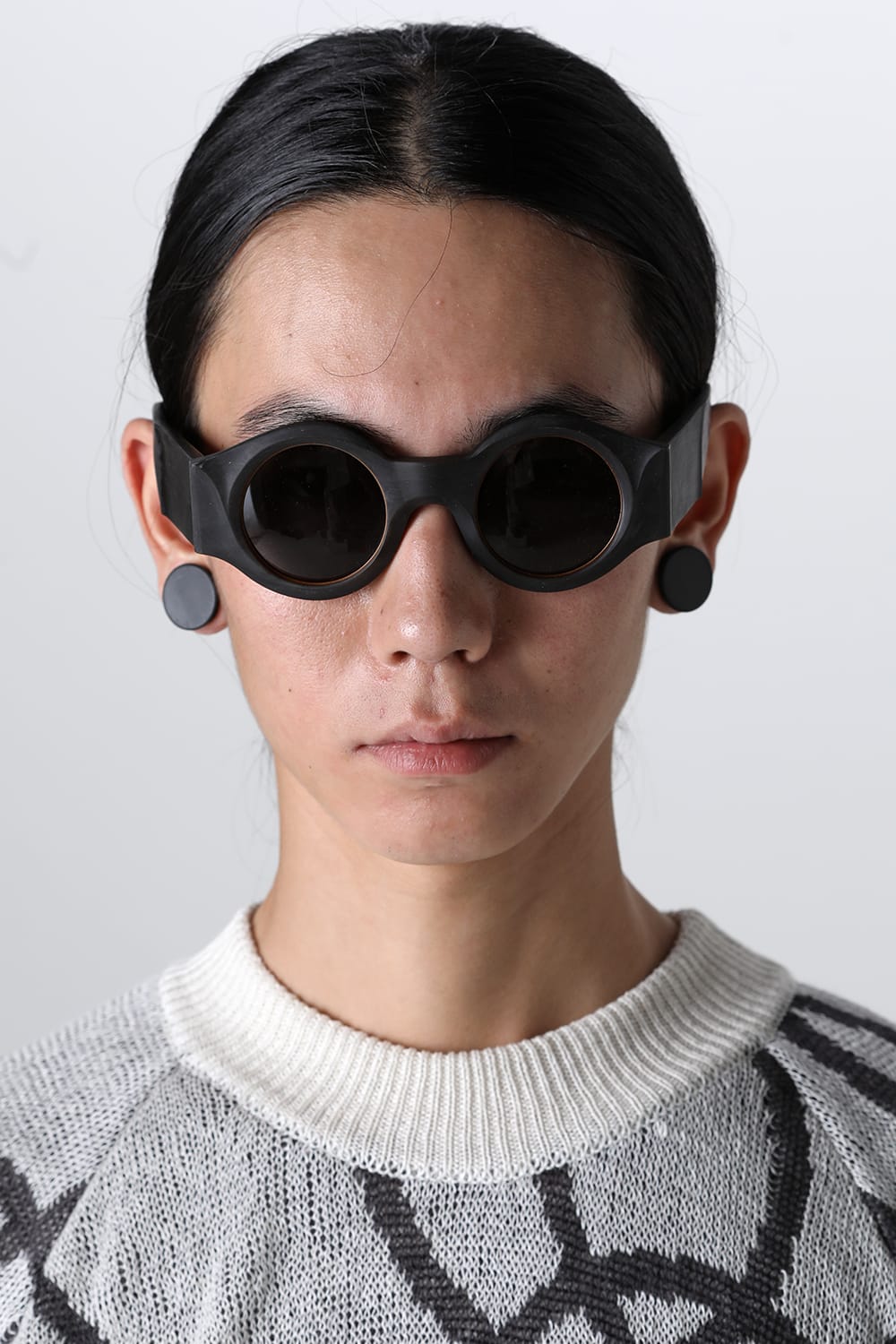 RG00UW16 / Black × Dark Grey