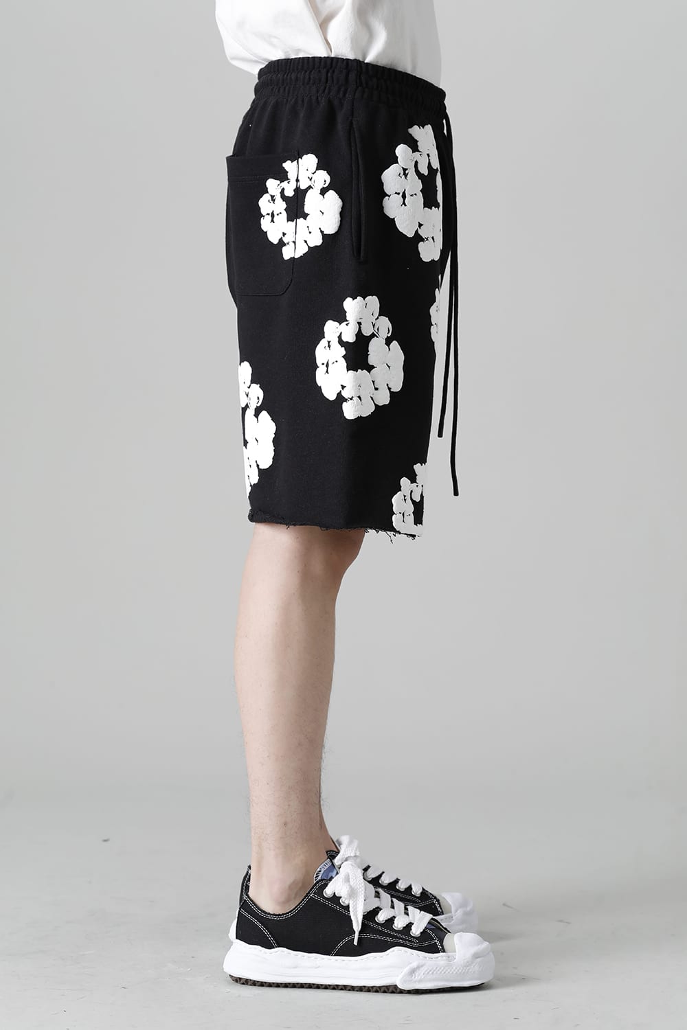 READYMADE × DENIM TEARS COTTON WREATH Sweat shorts Black - RE-DT-BK-00-00-17