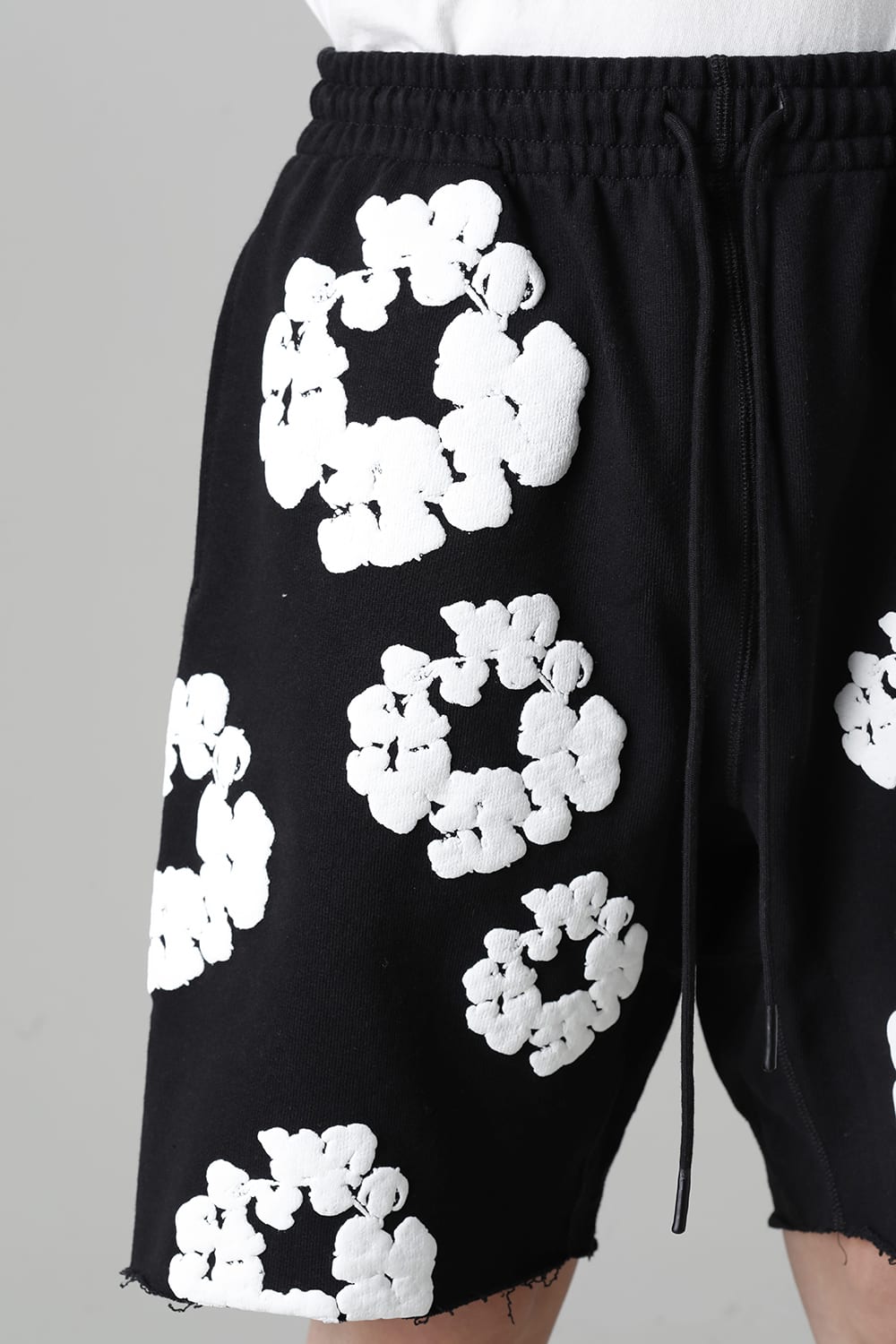 READYMADE × DENIM TEARS COTTON WREATH Sweat shorts Black - RE-DT-BK-00-00-17