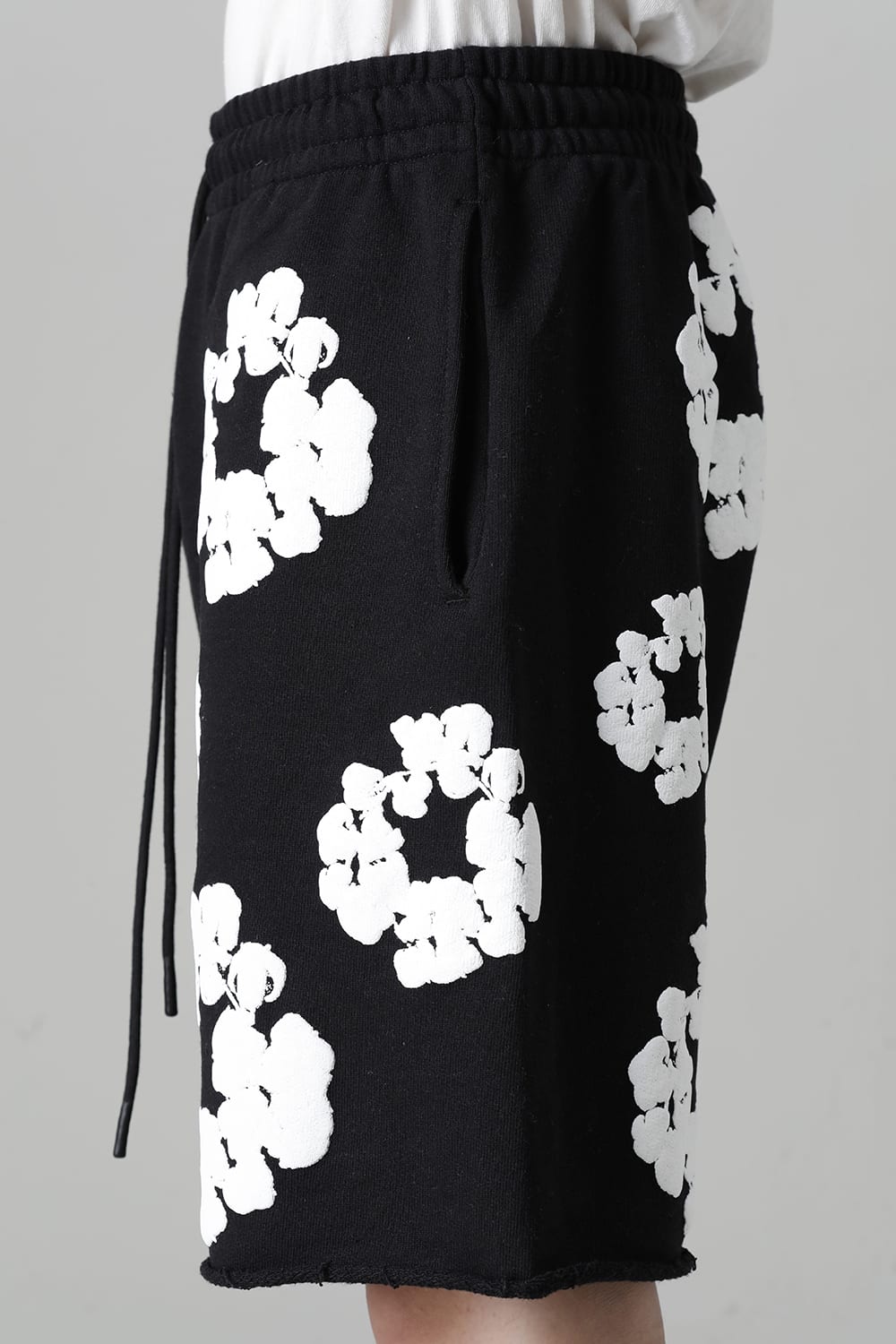 READYMADE × DENIM TEARS COTTON WREATH Sweat shorts Black - RE-DT-BK-00-00-17