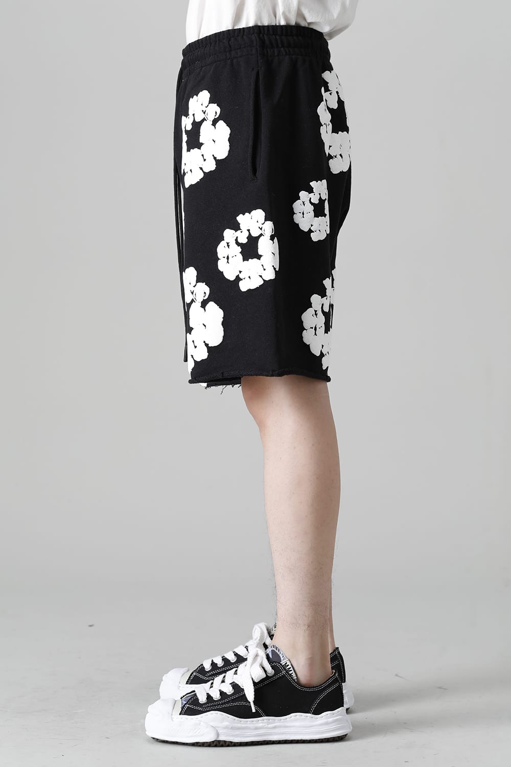 READYMADE × DENIM TEARS COTTON WREATH Sweat shorts Black - RE-DT-BK-00-00-17