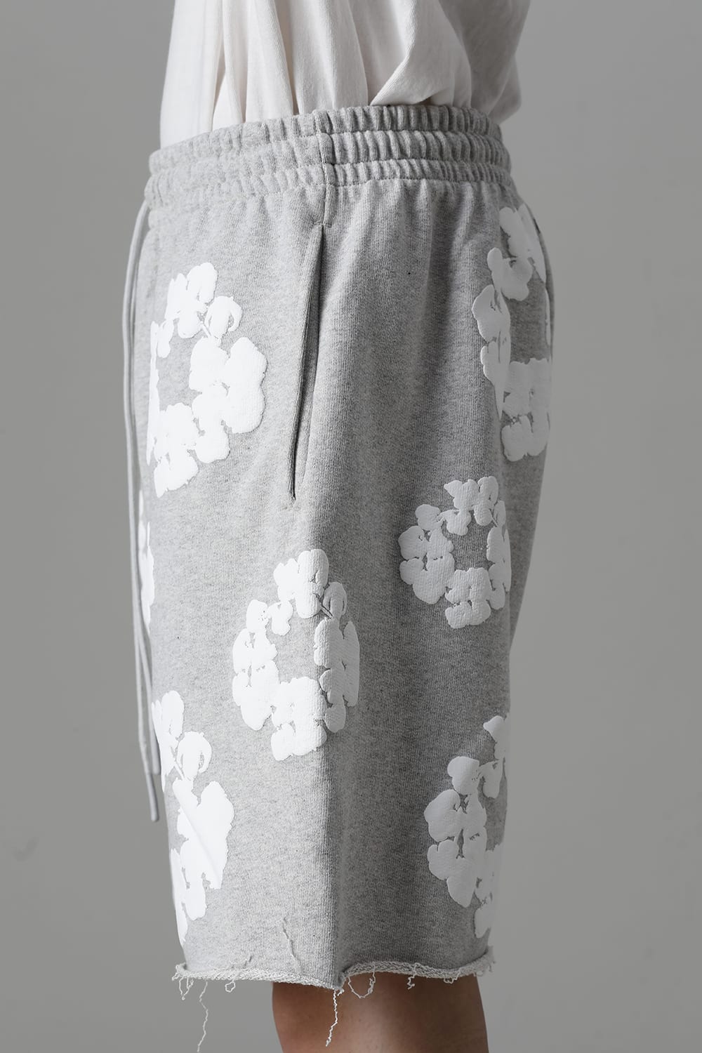 READYMADE × DENIM TEARS COTTON WREATH Sweat shorts Gray - RE-DT-GY-00-00-17