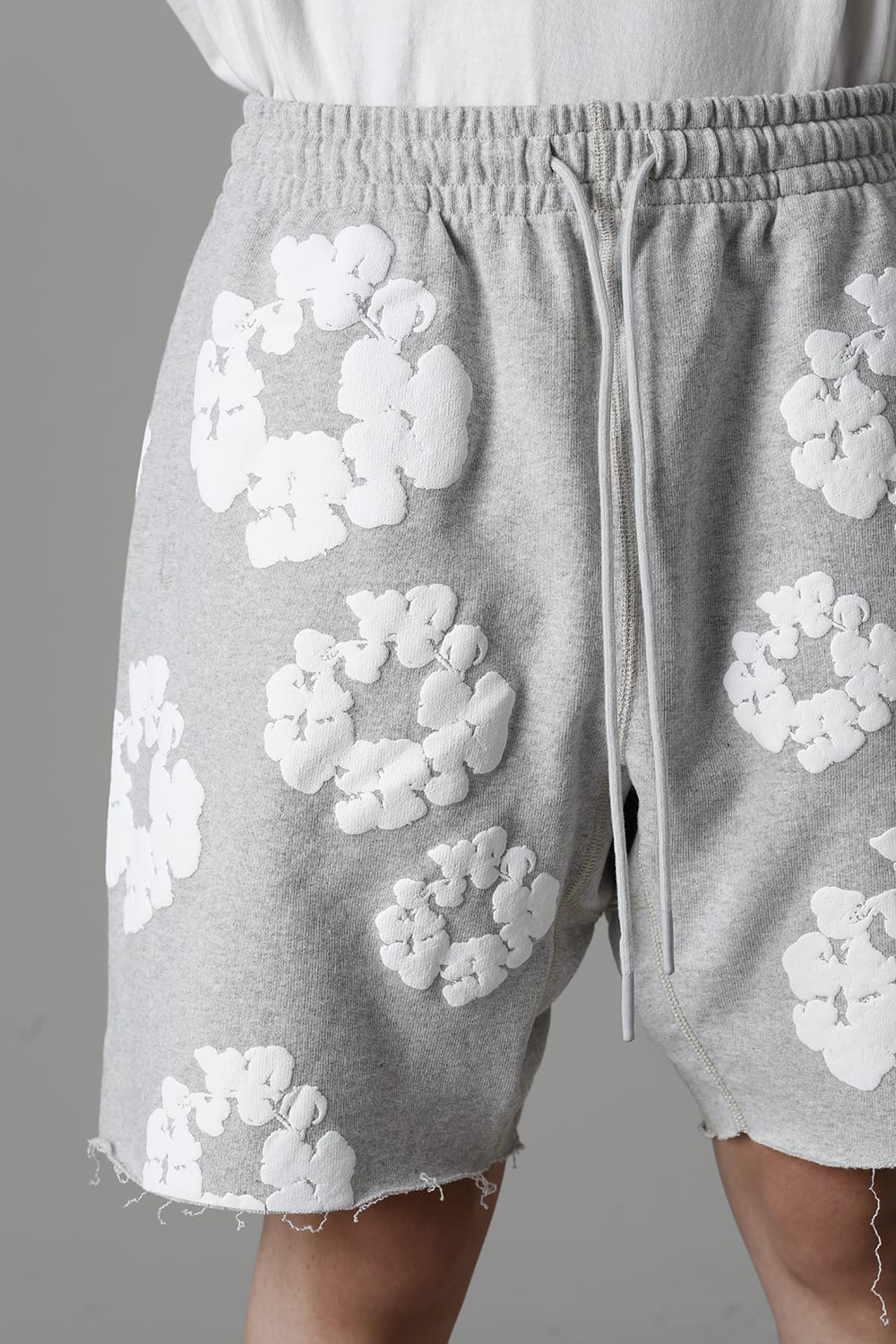 READYMADE × DENIM TEARS COTTON WREATH Sweat shorts Gray - RE-DT-GY-00-00-17