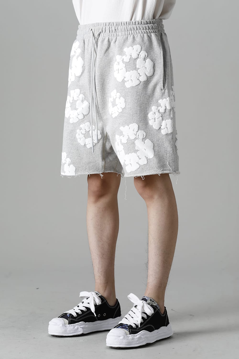 READYMADE × DENIM TEARS COTTON WREATH Sweat shorts Gray - RE-DT-GY-00-00-17