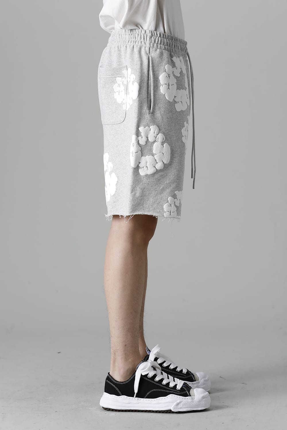 READYMADE × DENIM TEARS COTTON WREATH Sweat shorts Gray - RE-DT-GY-00-00-17