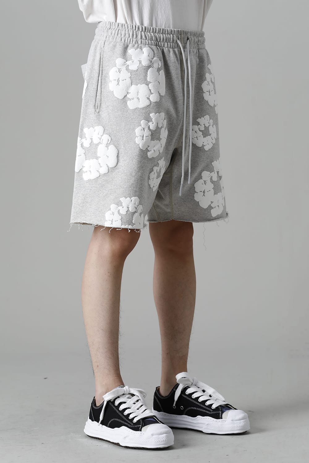 READYMADE × DENIM TEARS COTTON WREATH Sweat shorts Gray - RE-DT-GY-00-00-17
