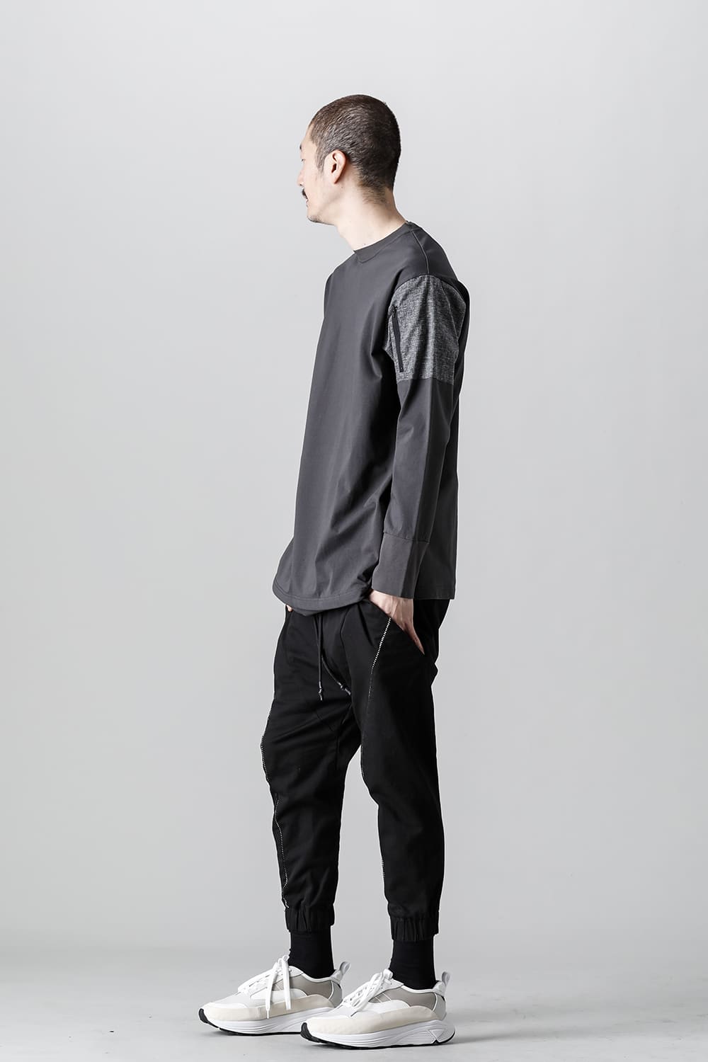 Revolution Solid Black