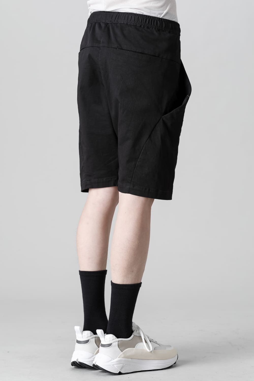 レヴォリューション ソリッド ショーツ Black