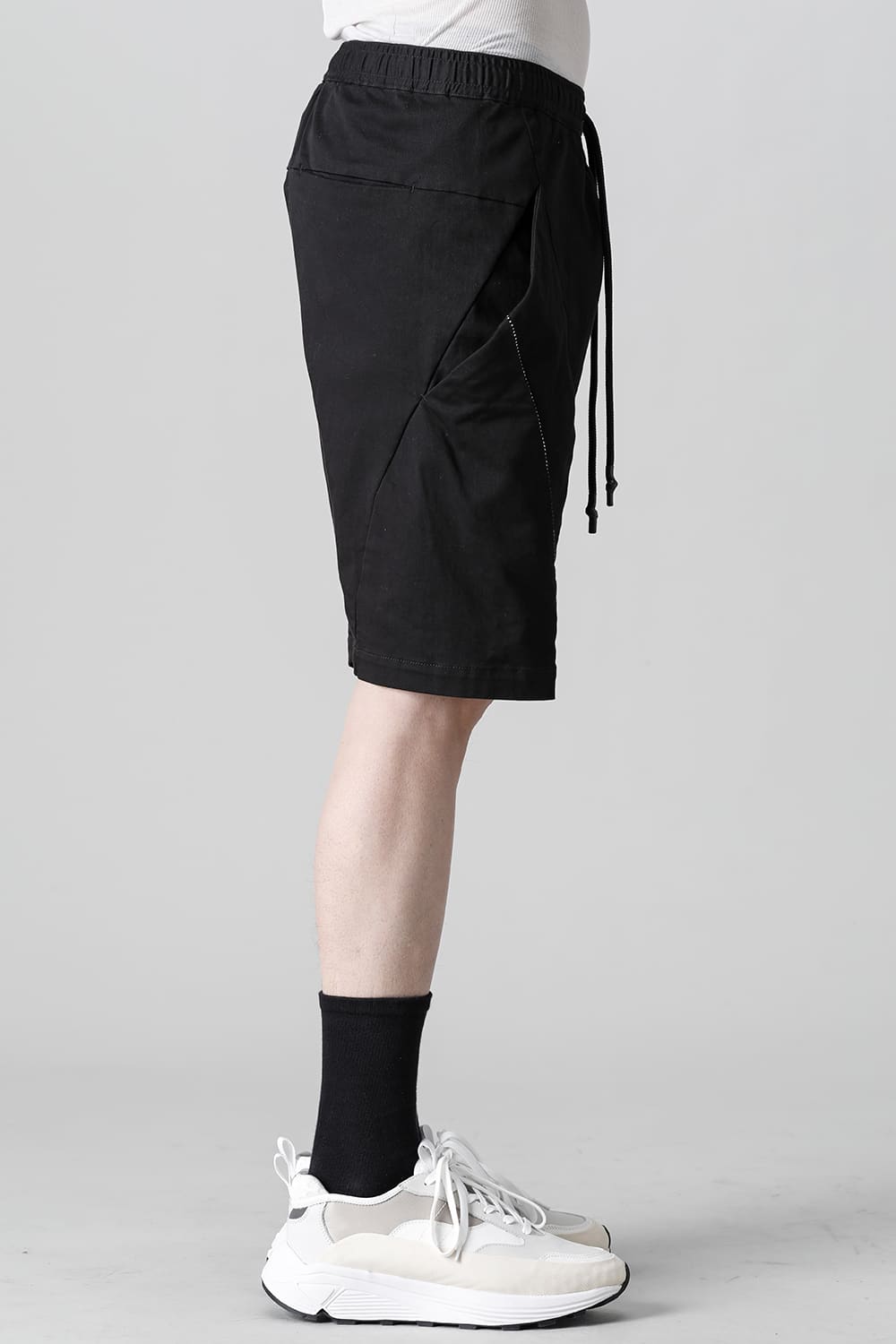 レヴォリューション ソリッド ショーツ Black