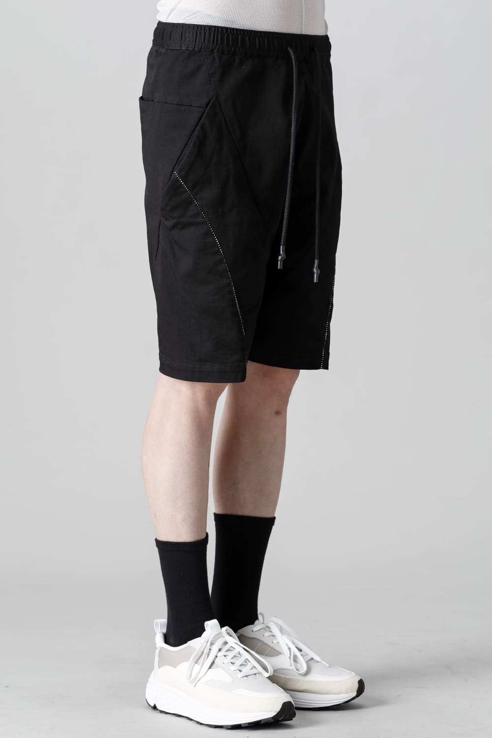 レヴォリューション ソリッド ショーツ Black