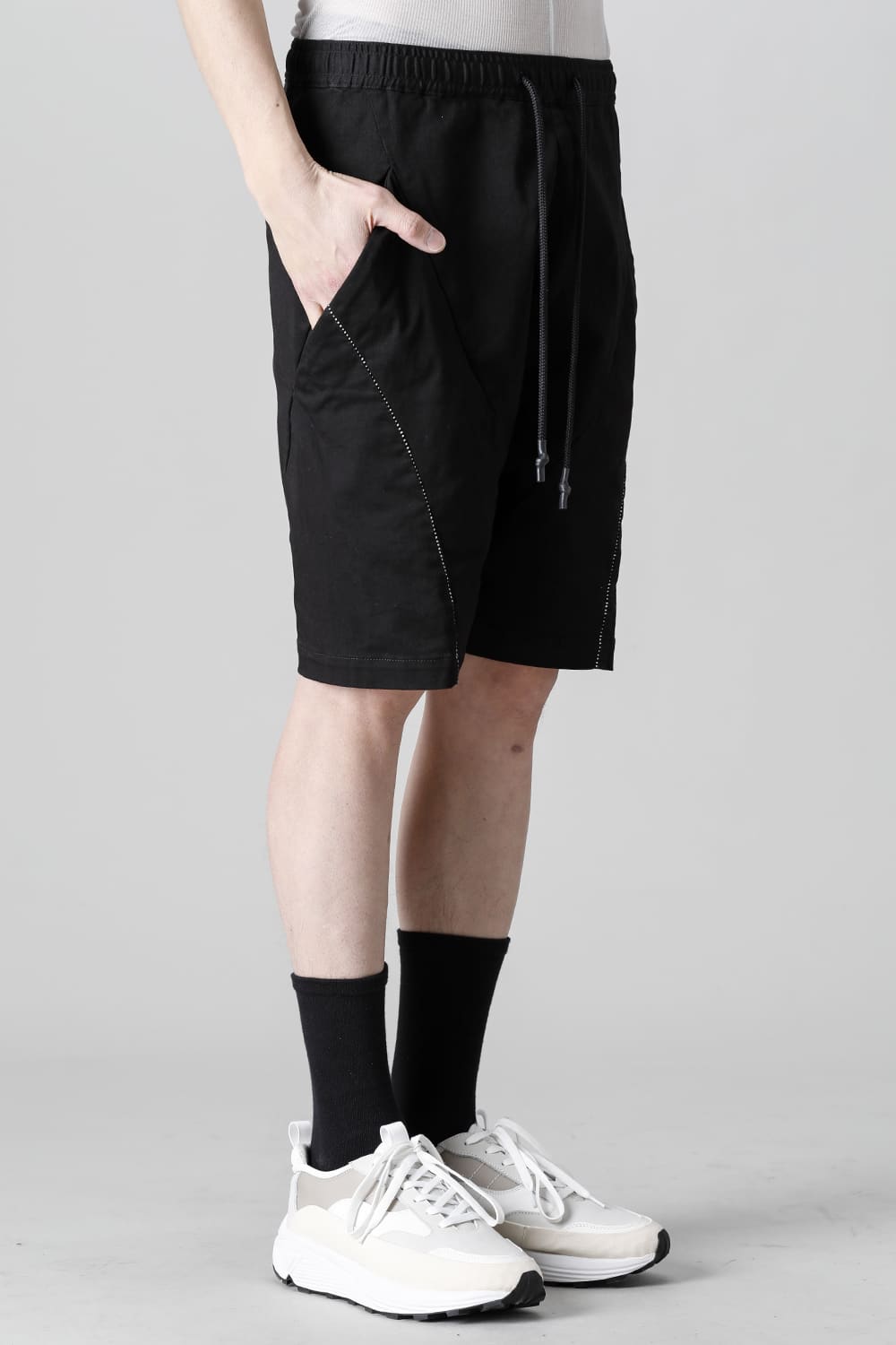 レヴォリューション ソリッド ショーツ Black