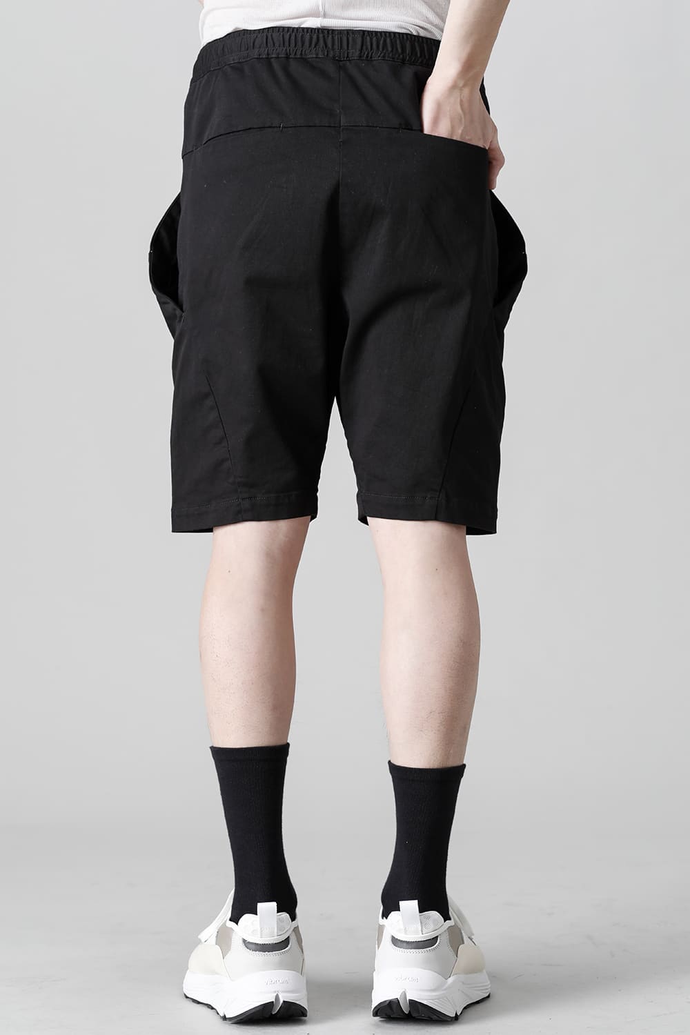 レヴォリューション ソリッド ショーツ Black