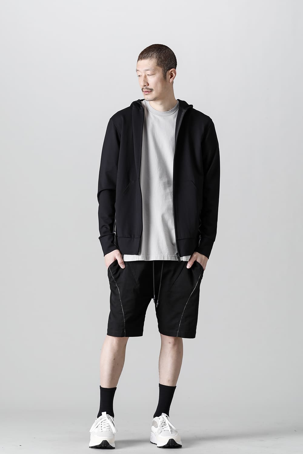 レヴォリューション ソリッド ショーツ Black