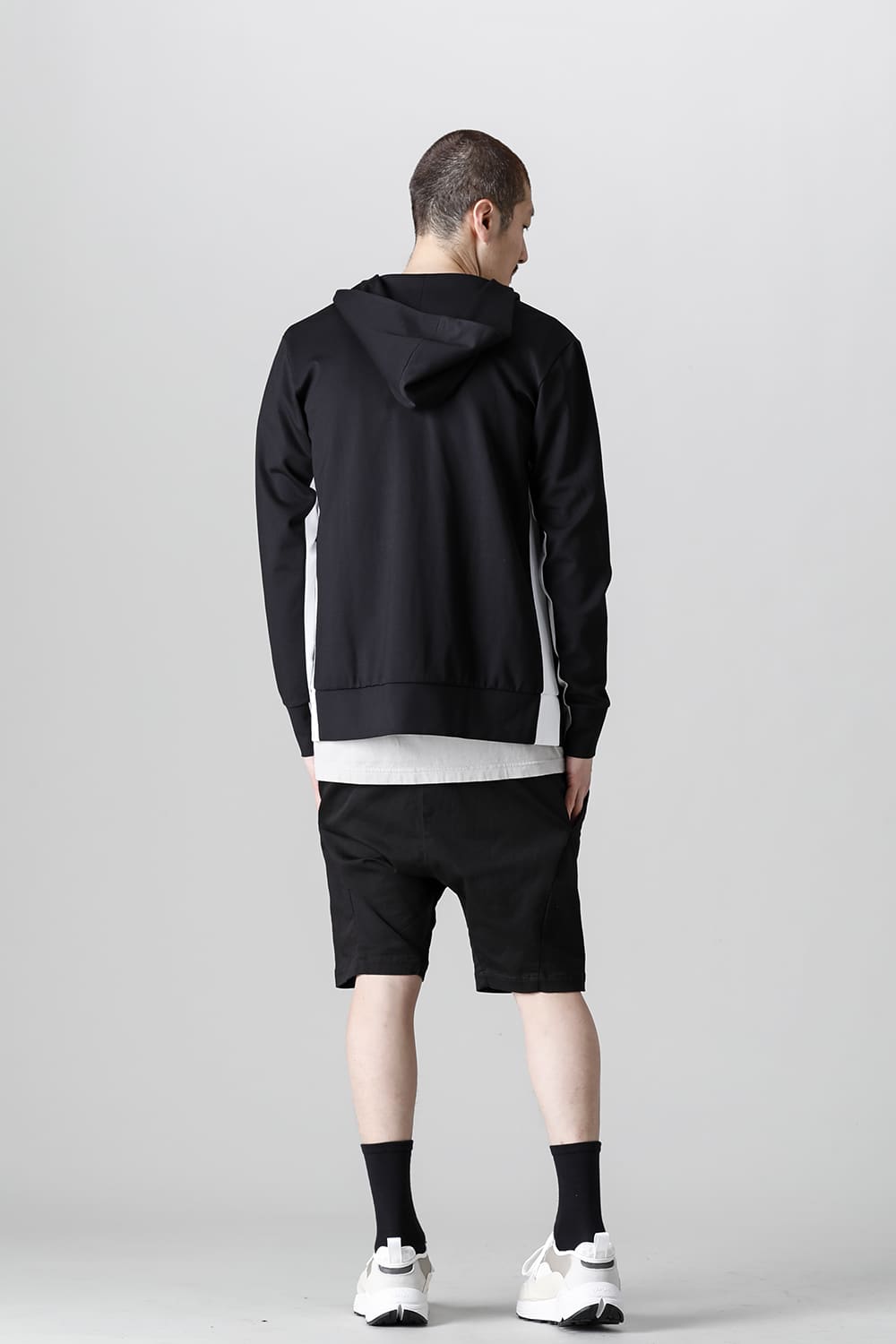 レヴォリューション ソリッド ショーツ Black