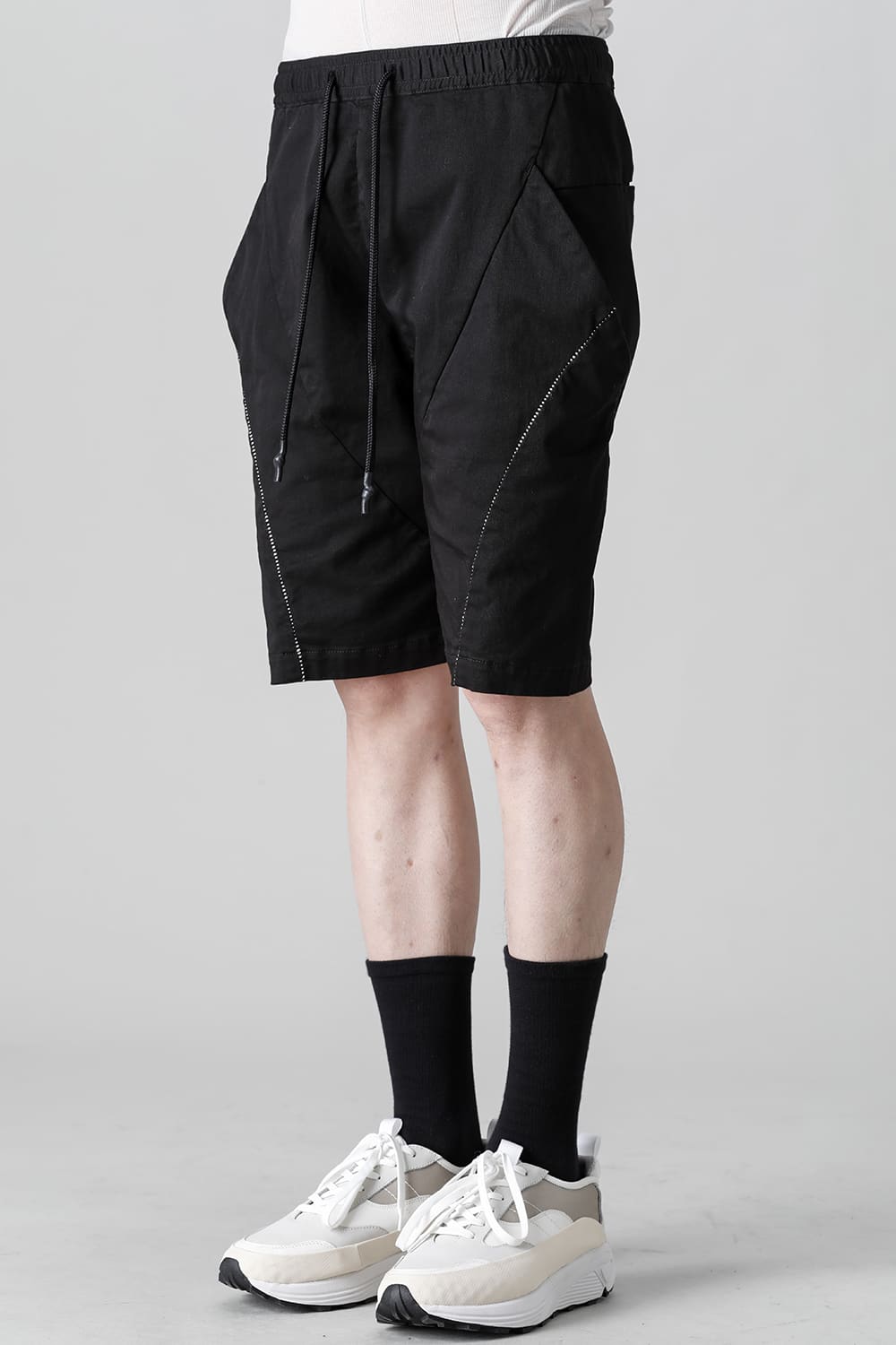 レヴォリューション ソリッド ショーツ Black