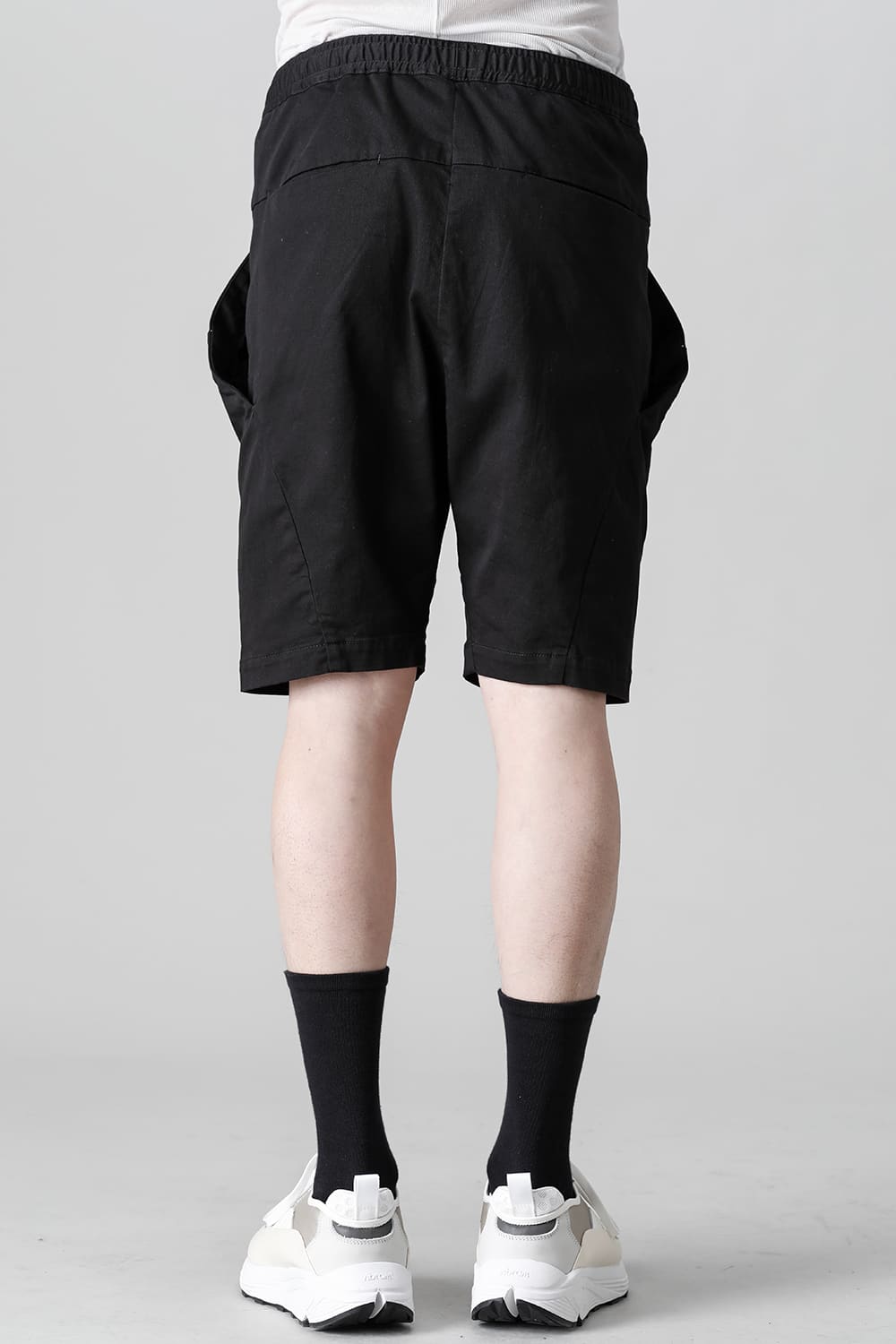 レヴォリューション ソリッド ショーツ Black