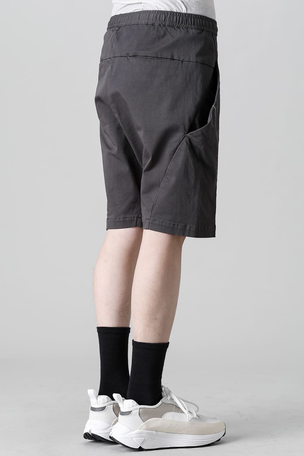 レヴォリューション ソリッド ショーツ Graphite Gray