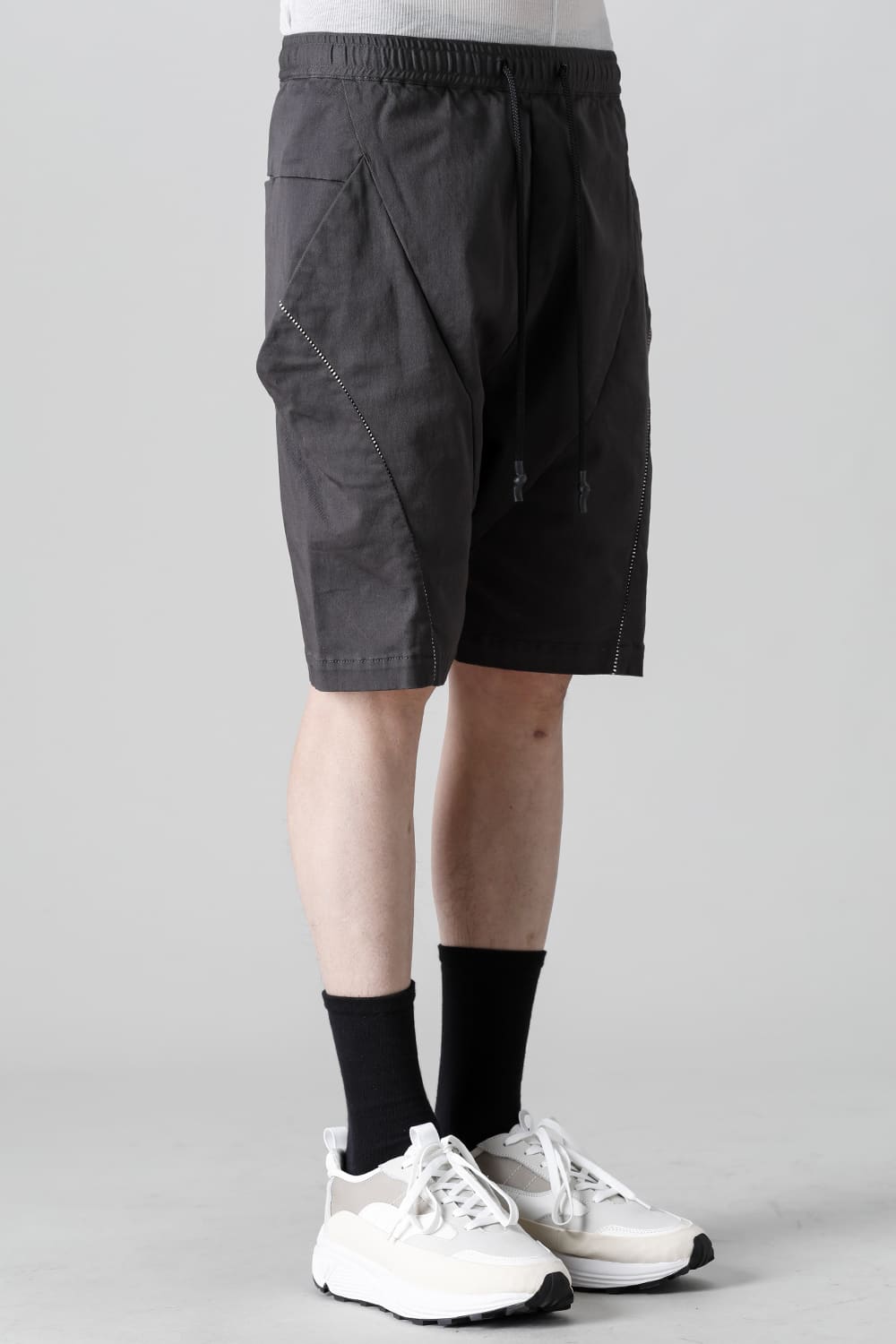 レヴォリューション ソリッド ショーツ Graphite Gray