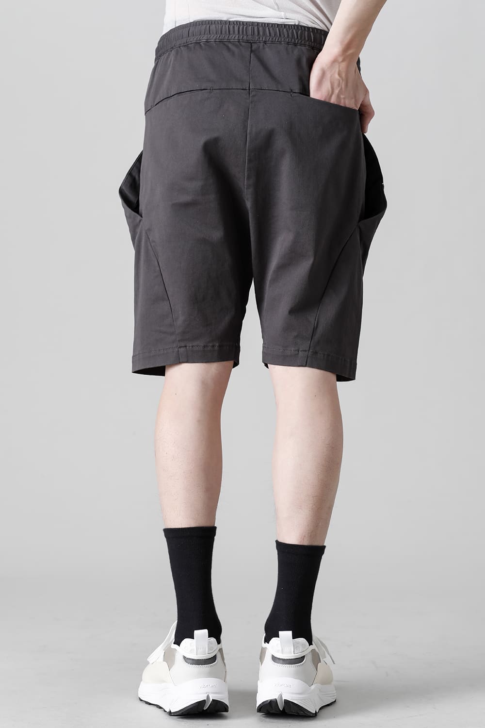 レヴォリューション ソリッド ショーツ Graphite Gray