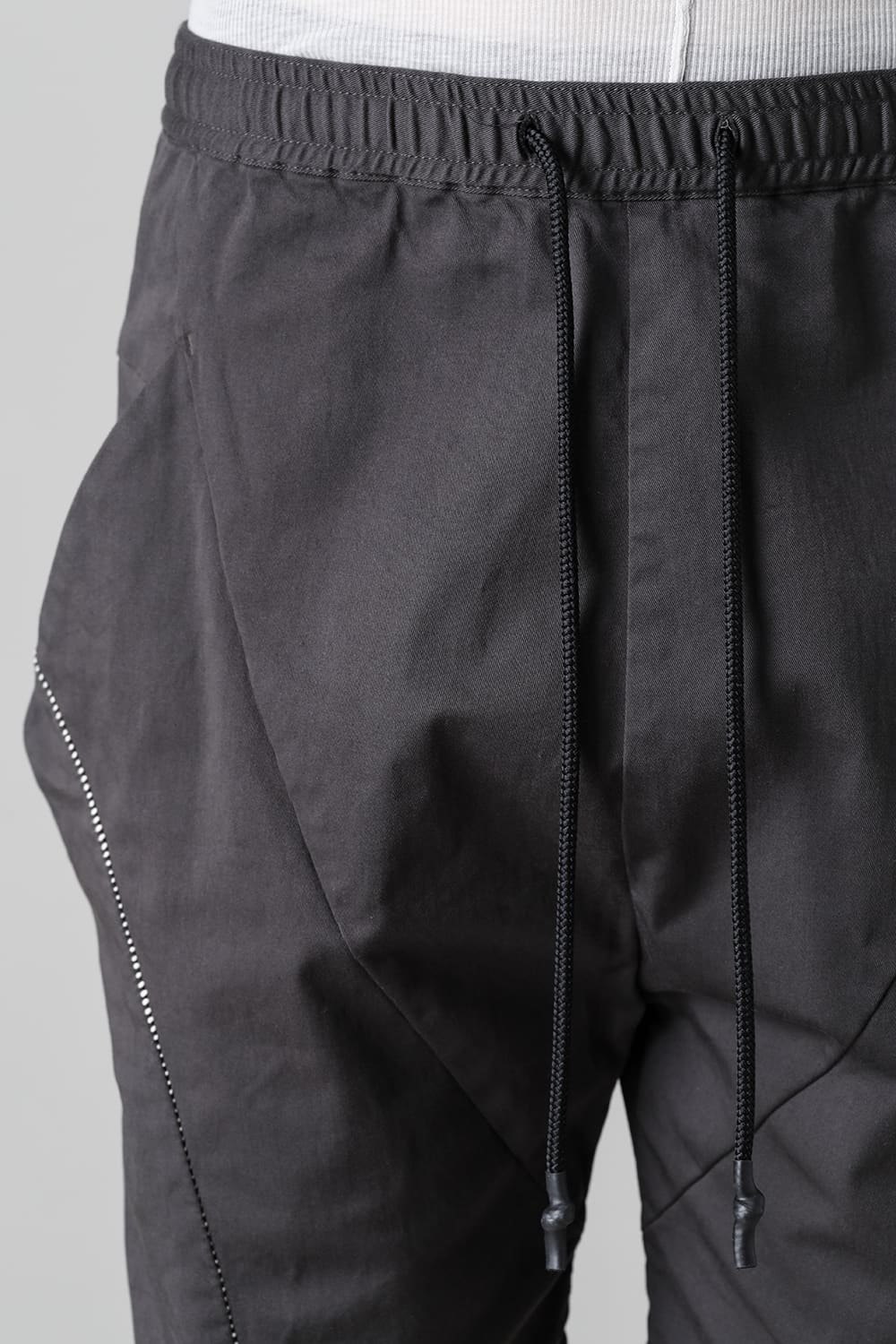 レヴォリューション ソリッド ショーツ Graphite Gray