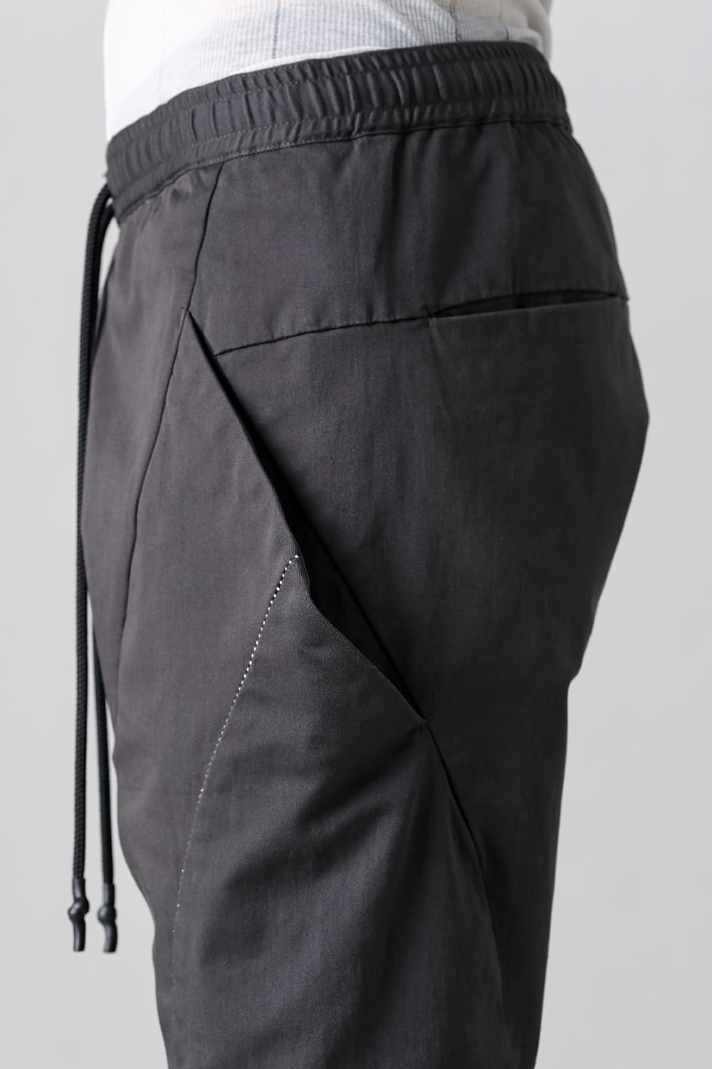 レヴォリューション ソリッド ショーツ Graphite Gray