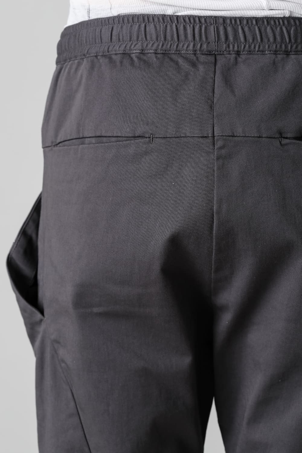 レヴォリューション ソリッド ショーツ Graphite Gray