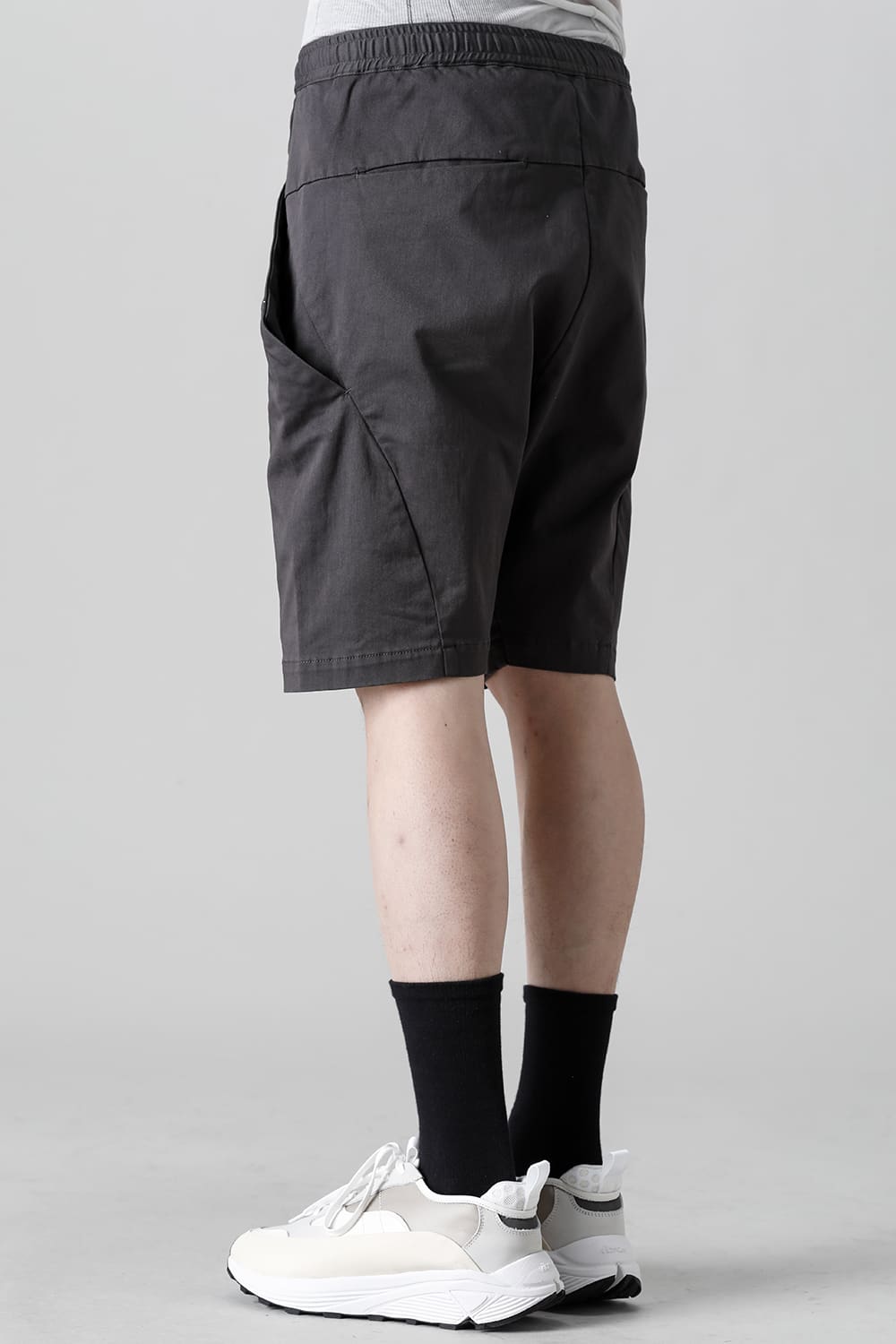 レヴォリューション ソリッド ショーツ Graphite Gray