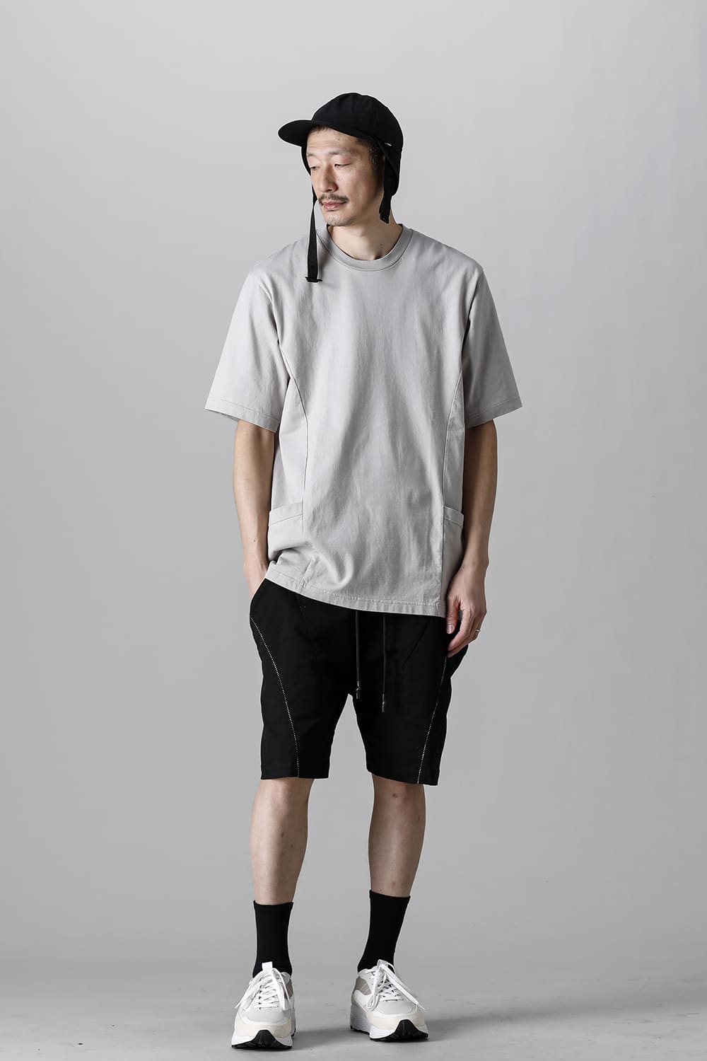 Side Pocket T Sand Beige