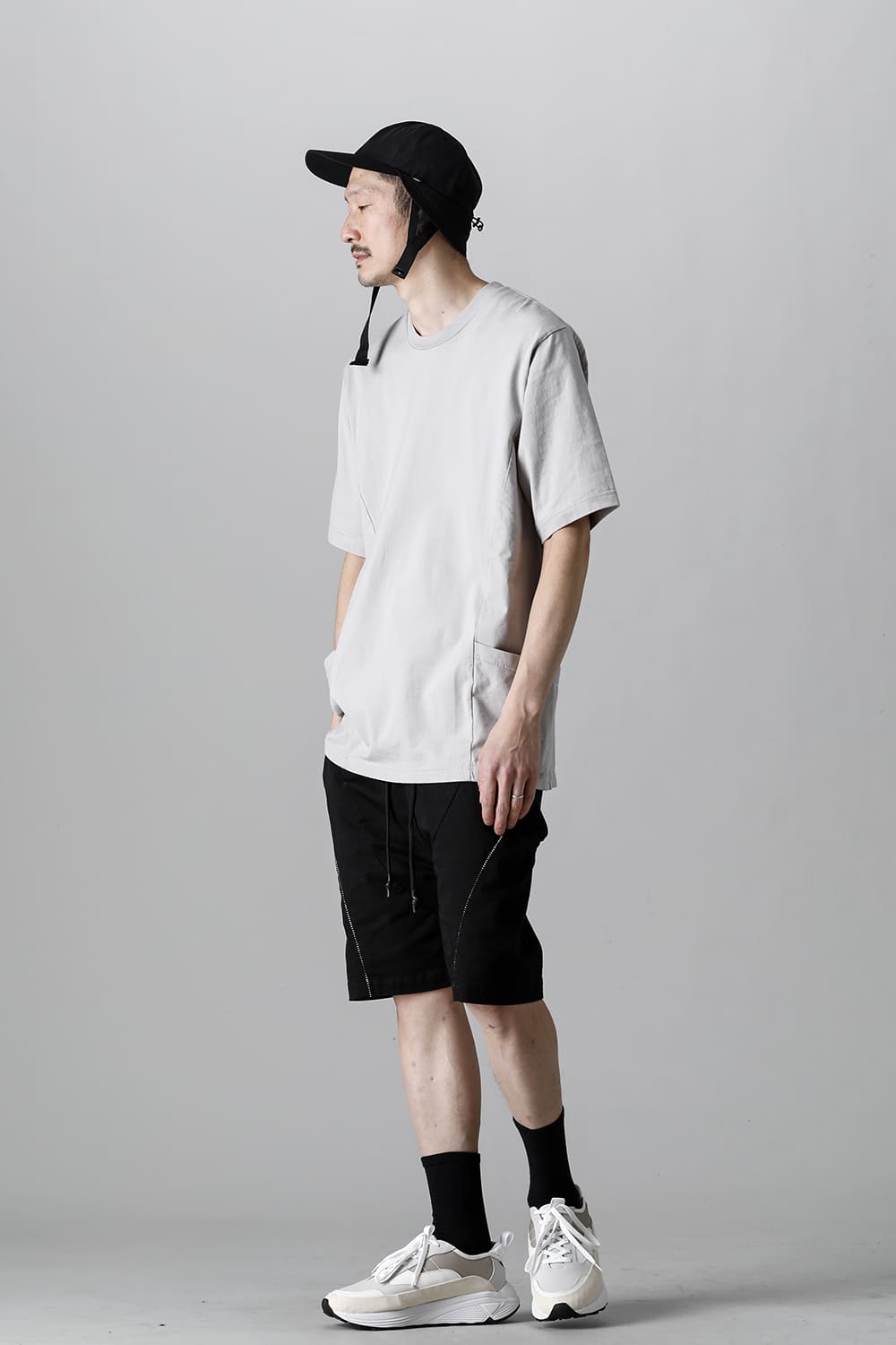 Side Pocket T Sand Beige