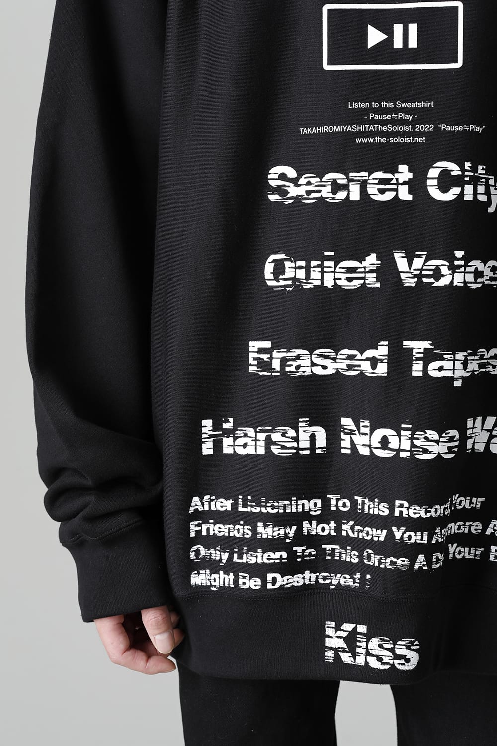 oversized crew neck sweatshirt. (pause≒play)