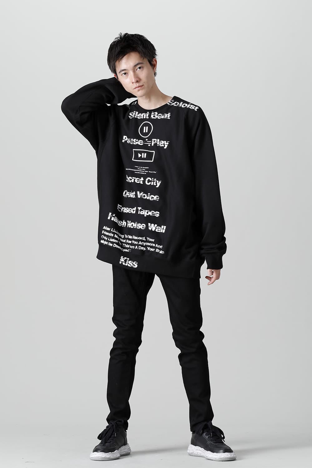 oversized crew neck sweatshirt. (pause≒play)