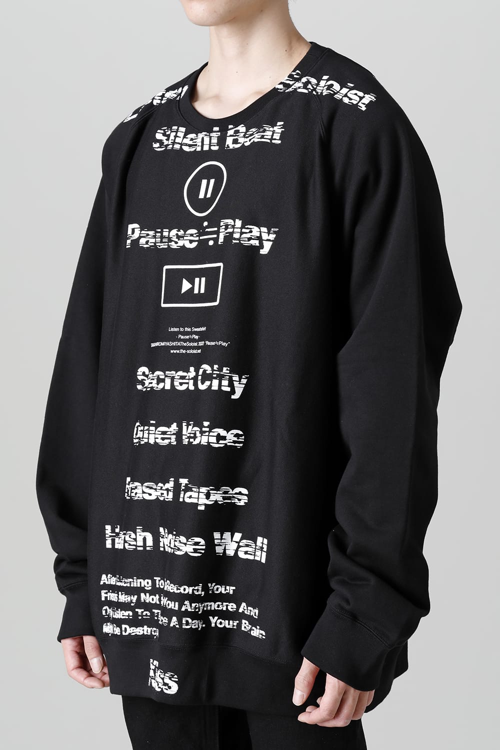 oversized crew neck sweatshirt. (pause≒play)