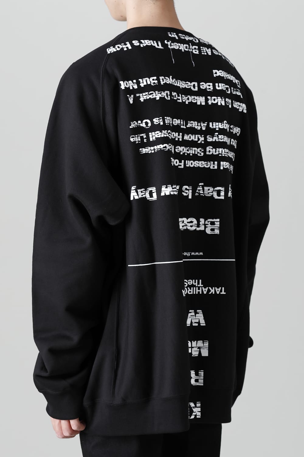 oversized crew neck sweatshirt. (pause≒play)