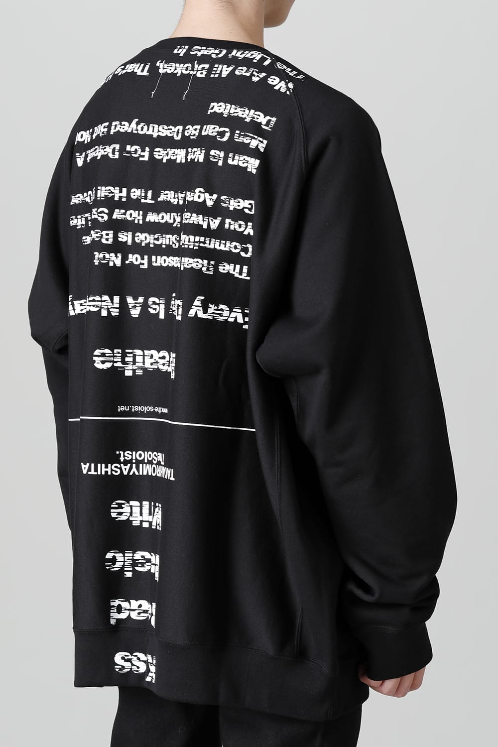 oversized crew neck sweatshirt. (pause≒play)