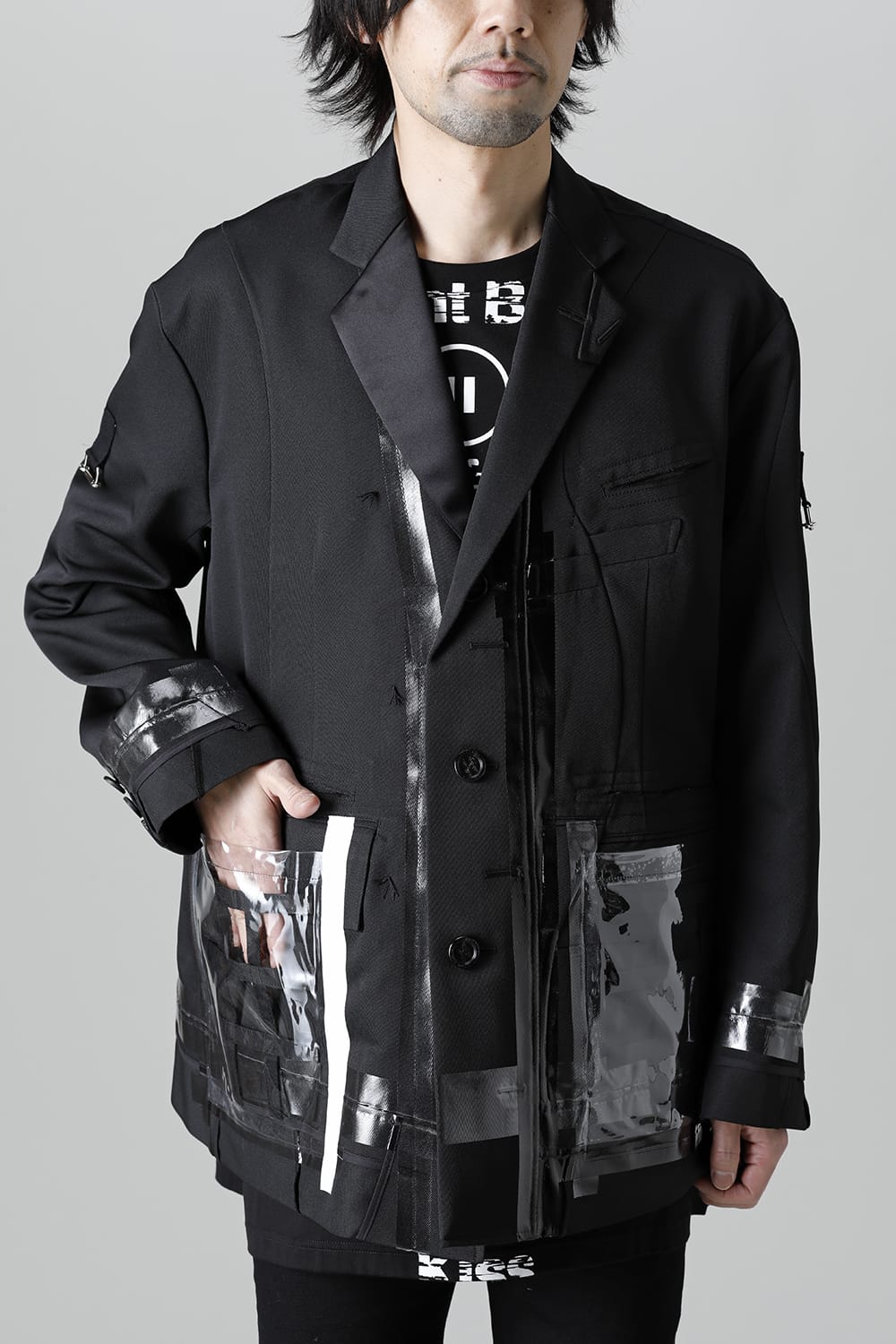 re-sized notched lapels jacket.