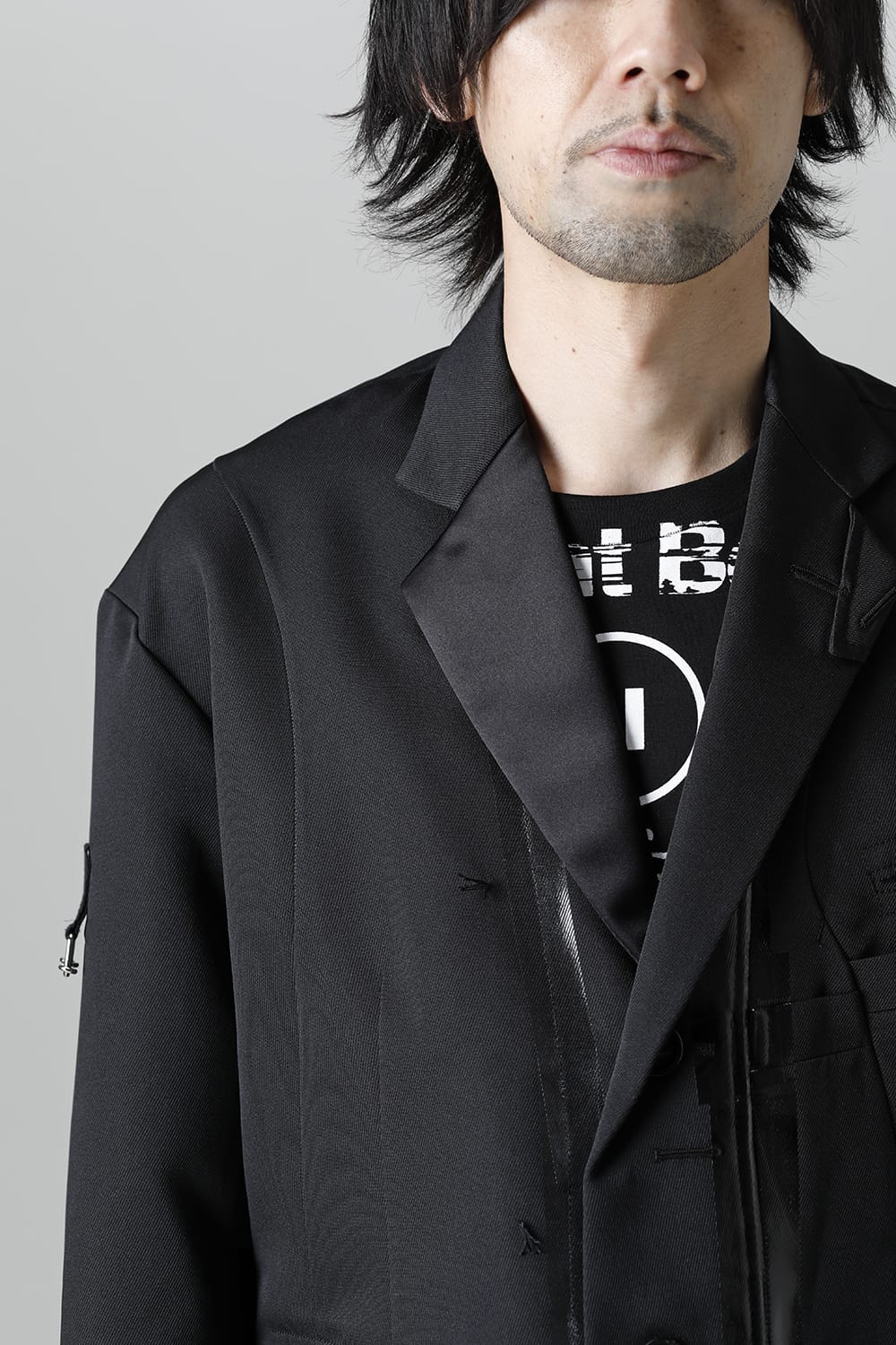 re-sized notched lapels jacket.