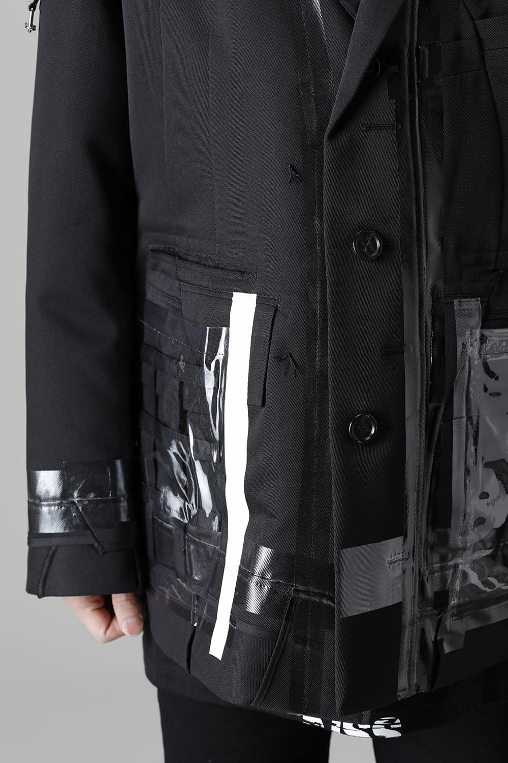 re-sized notched lapels jacket.