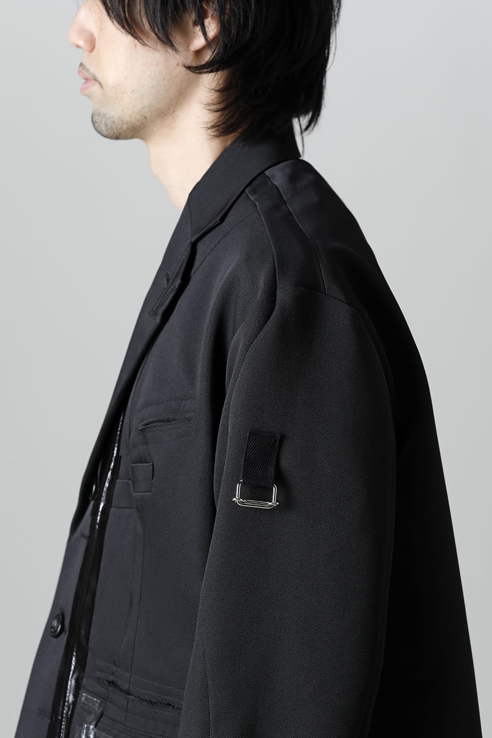 re-sized notched lapels jacket.