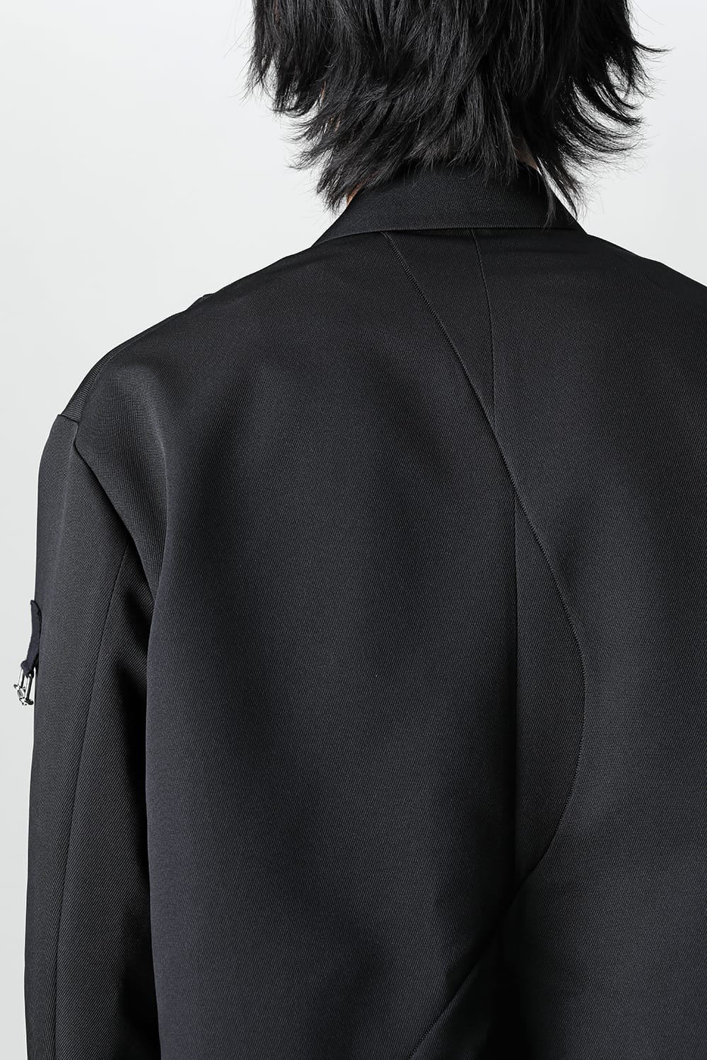 re-sized notched lapels jacket.