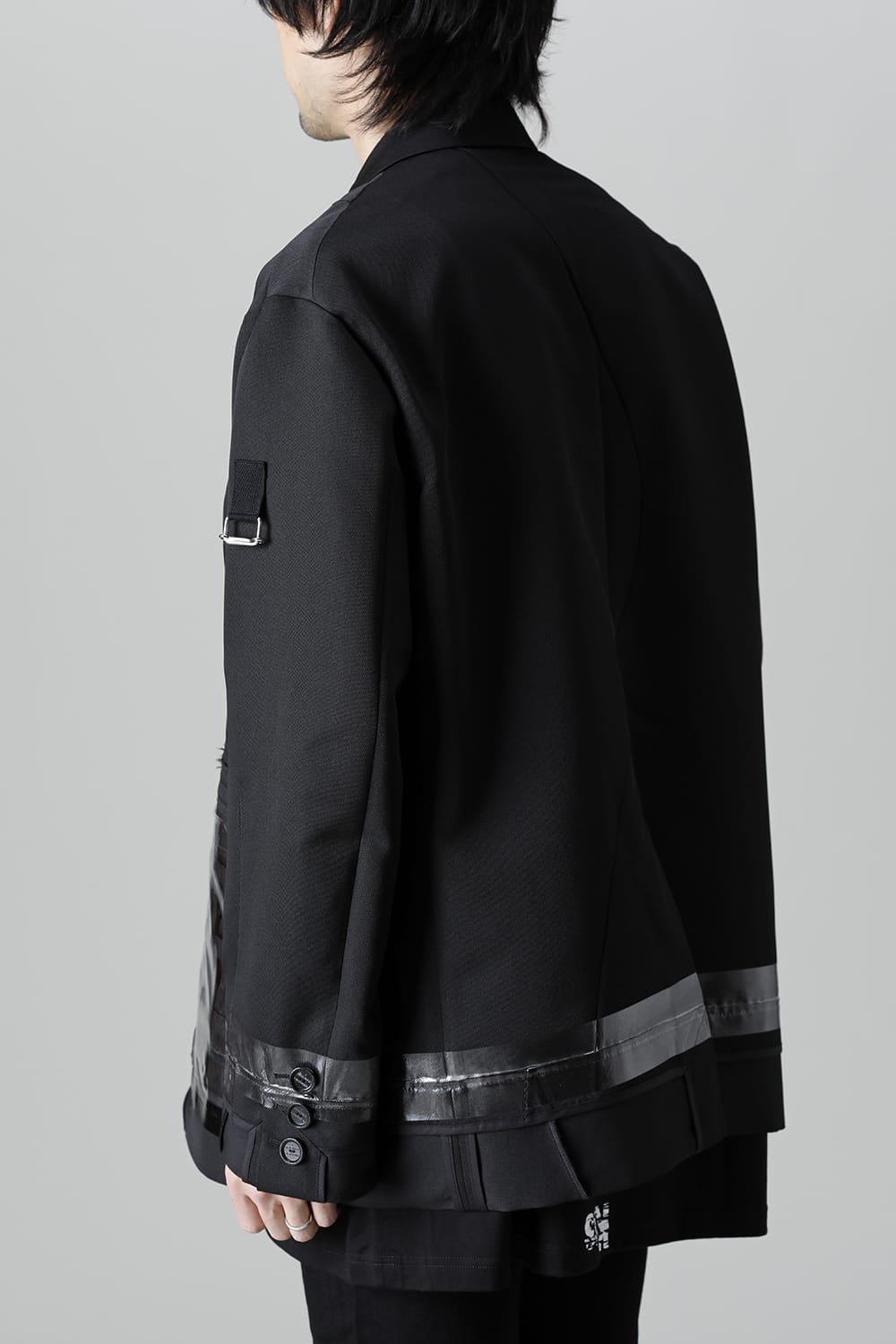 re-sized notched lapels jacket.