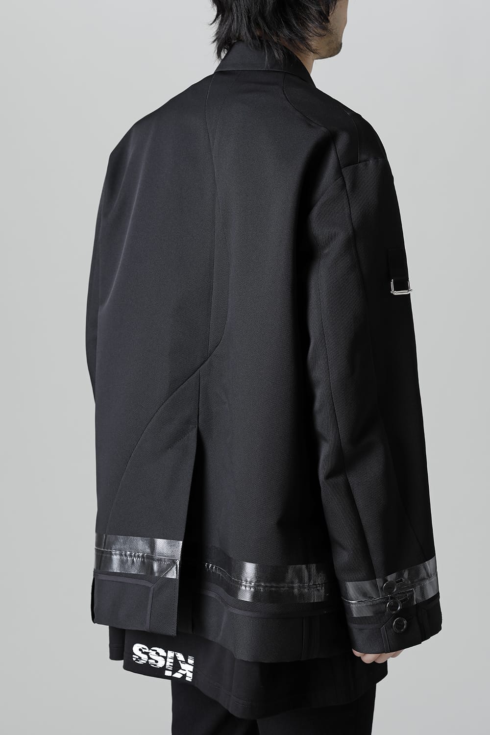 re-sized notched lapels jacket.