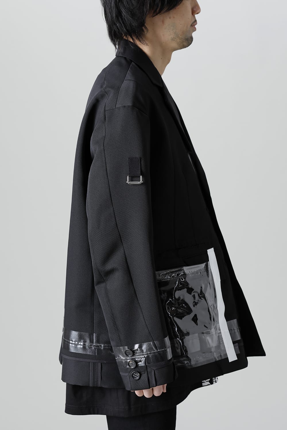 re-sized notched lapels jacket.