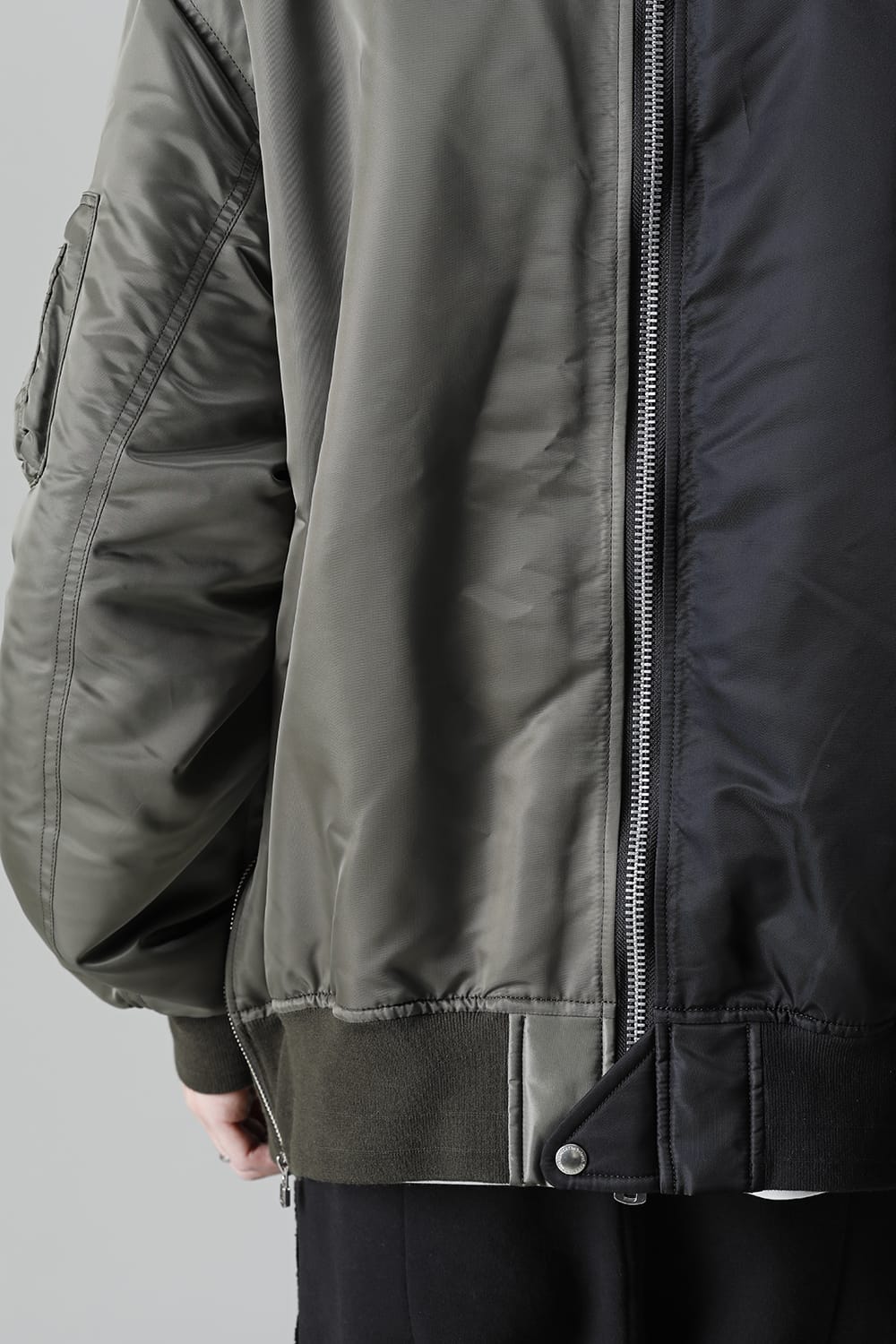 Oversized Two-tone Flight jacket. Olive x Black