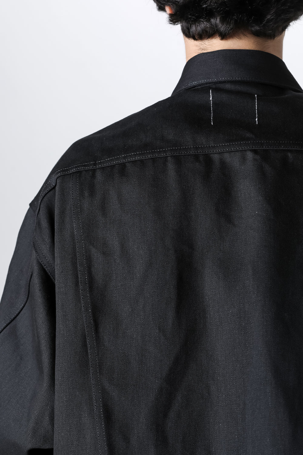 back gusset sleeve tracker jacket. black