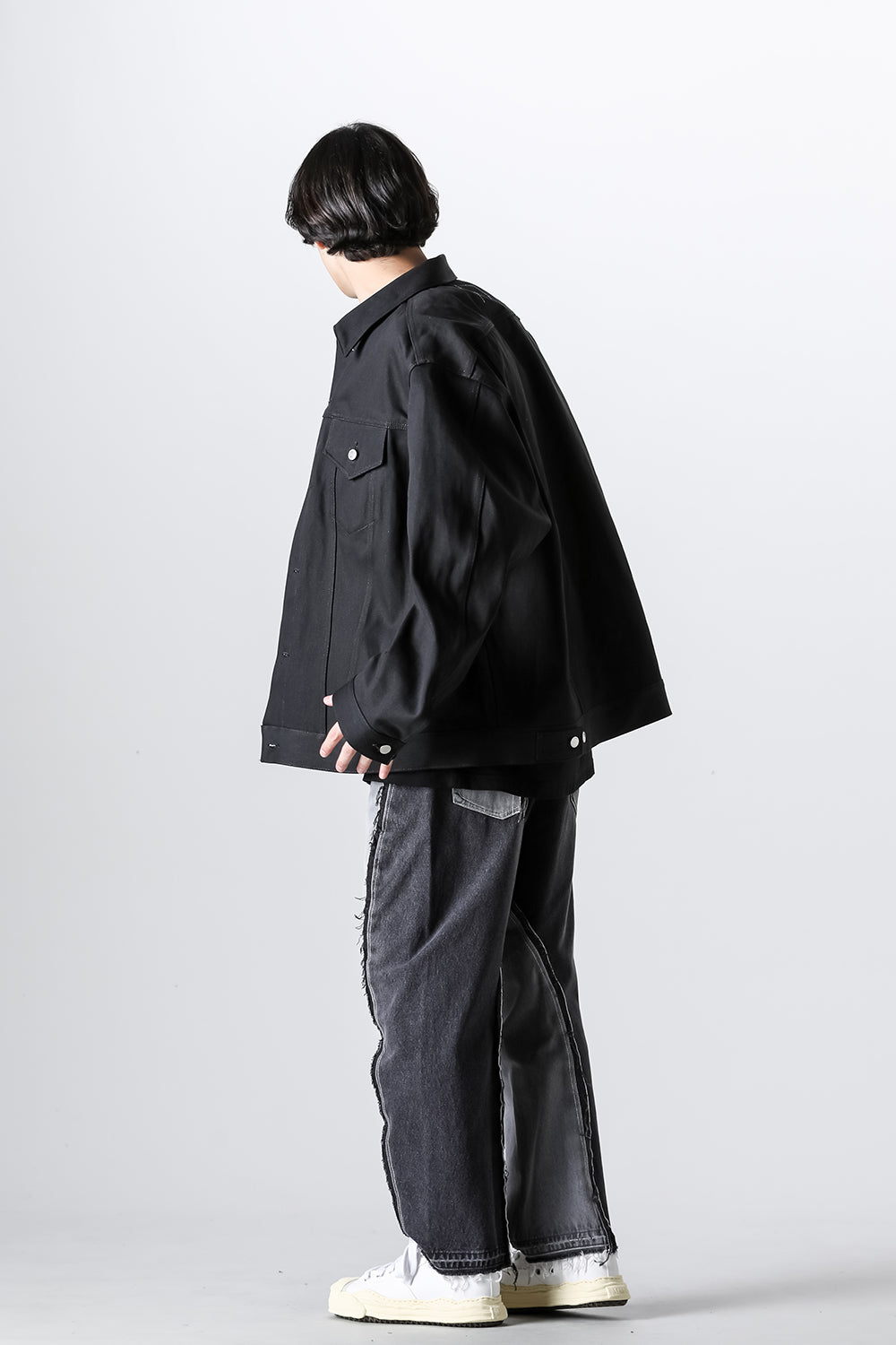 back gusset sleeve tracker jacket. black