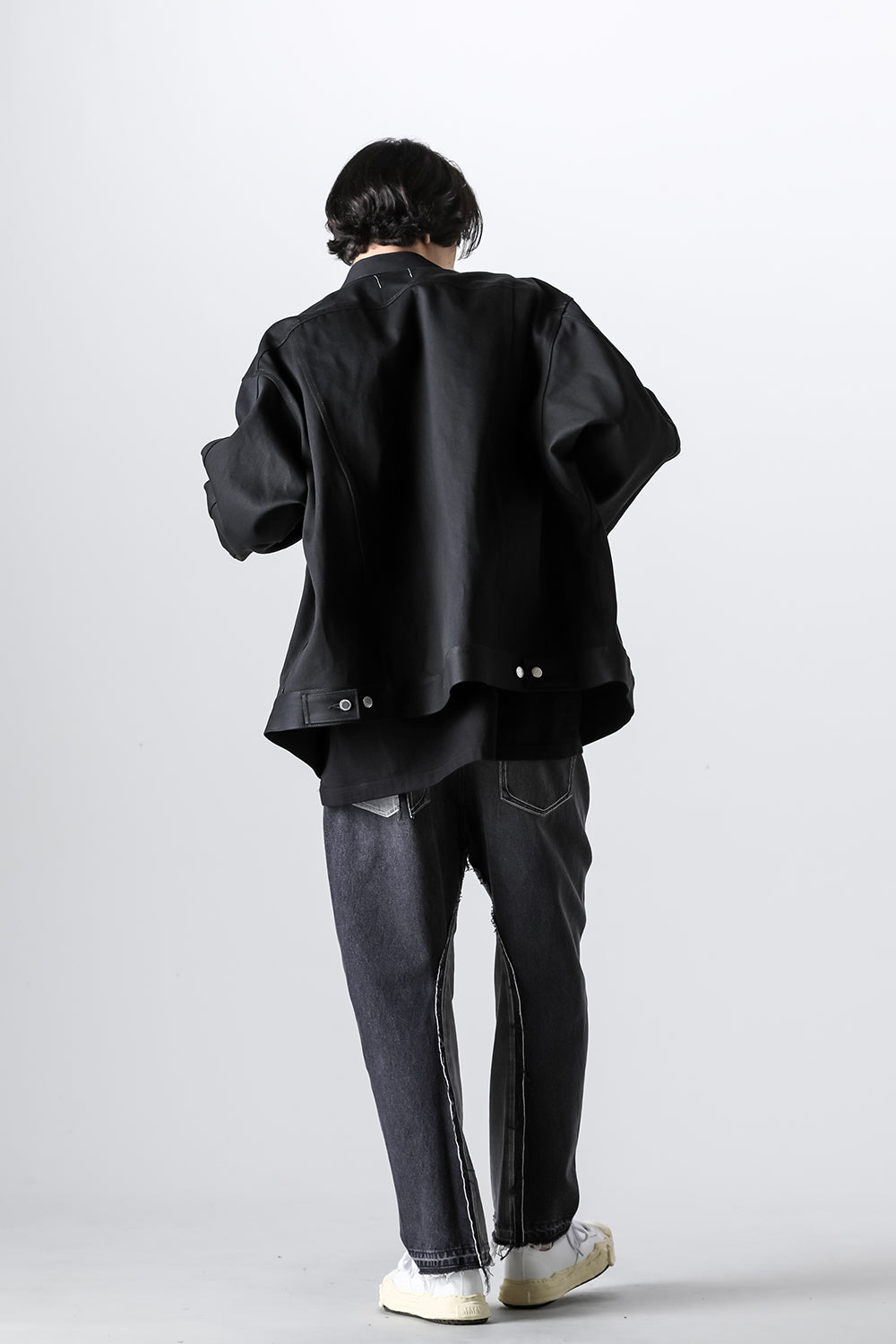 back gusset sleeve tracker jacket. black